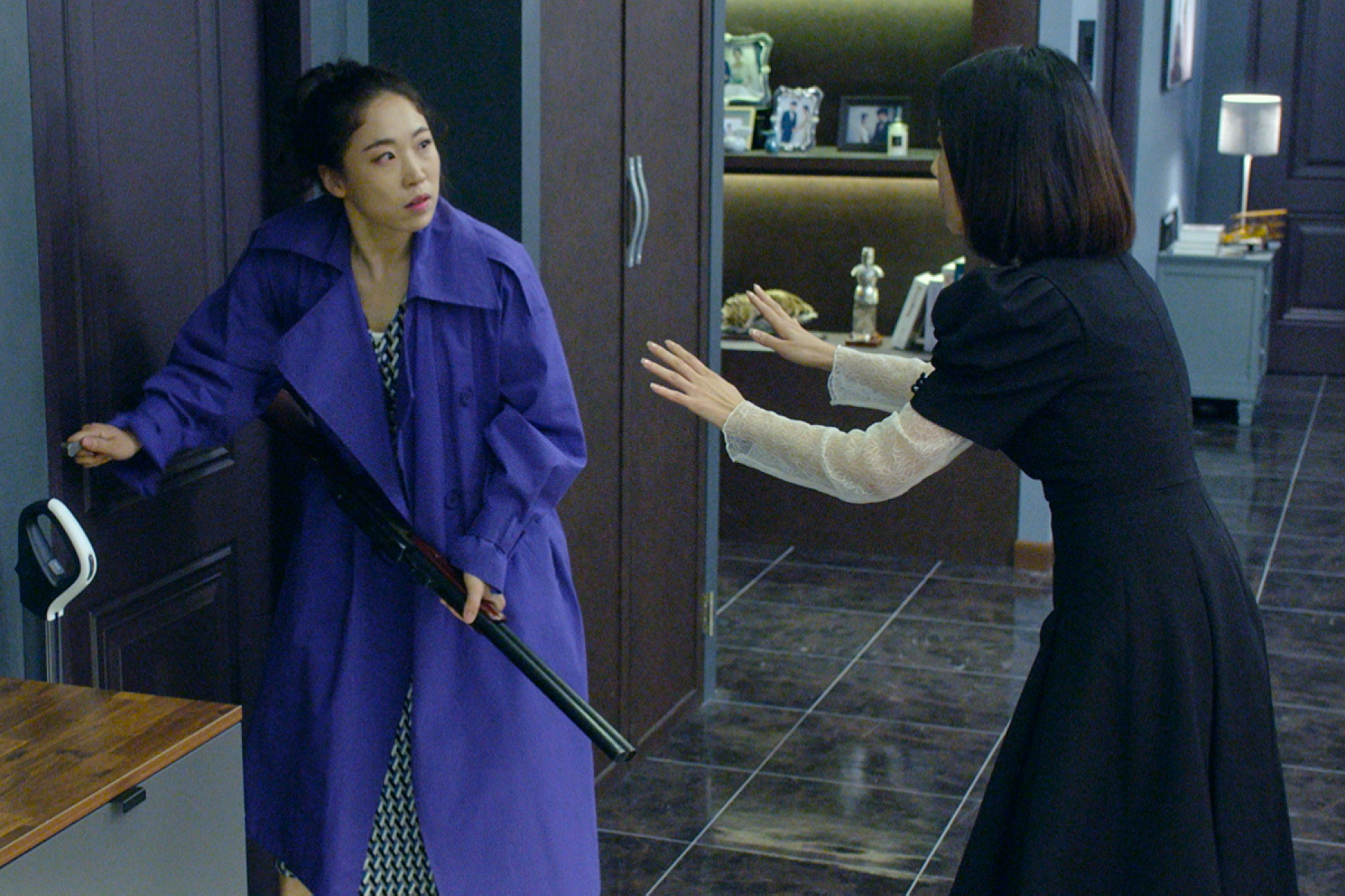 李美到在《老公不是人》詮釋愛慕虛榮的兩光女星。（采昌國際多媒體提供）