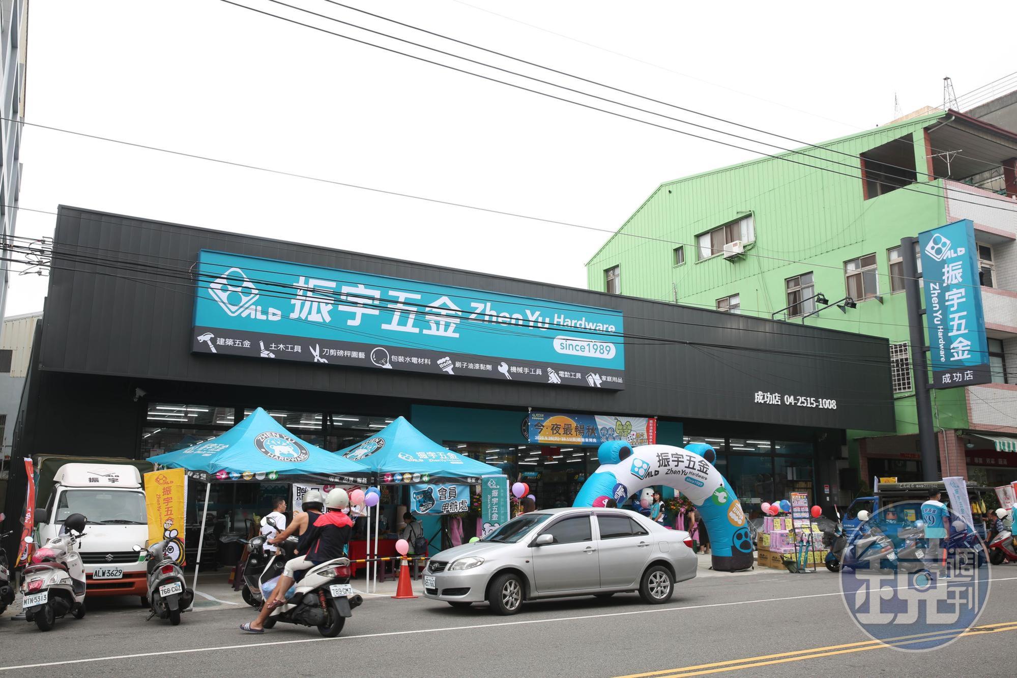 振宇五金店面至少150坪起跳，會參考當地人車流，鎖定發展中的鄉鎮作為優先拓點考量。