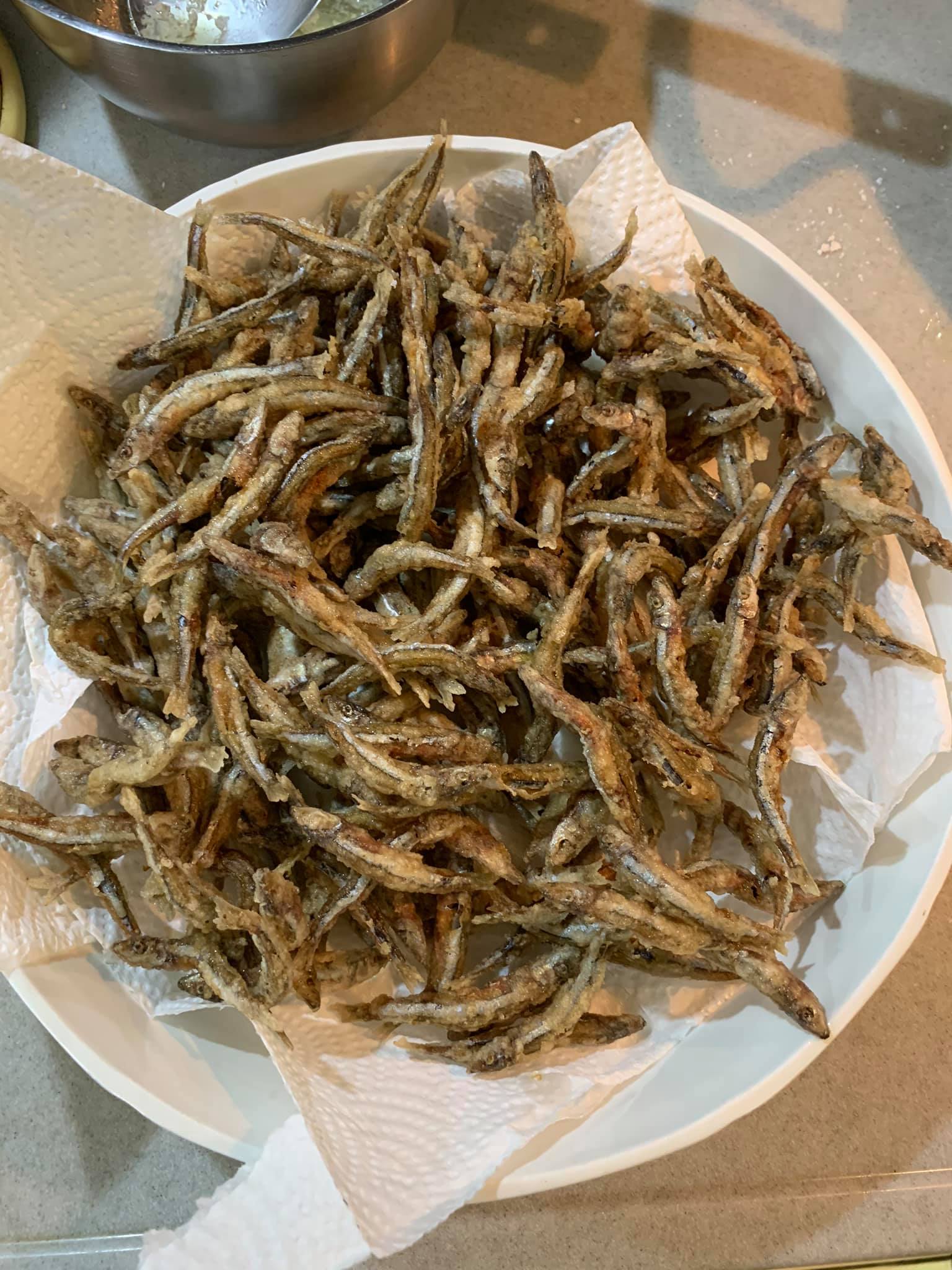 炸好後瀝油備用。