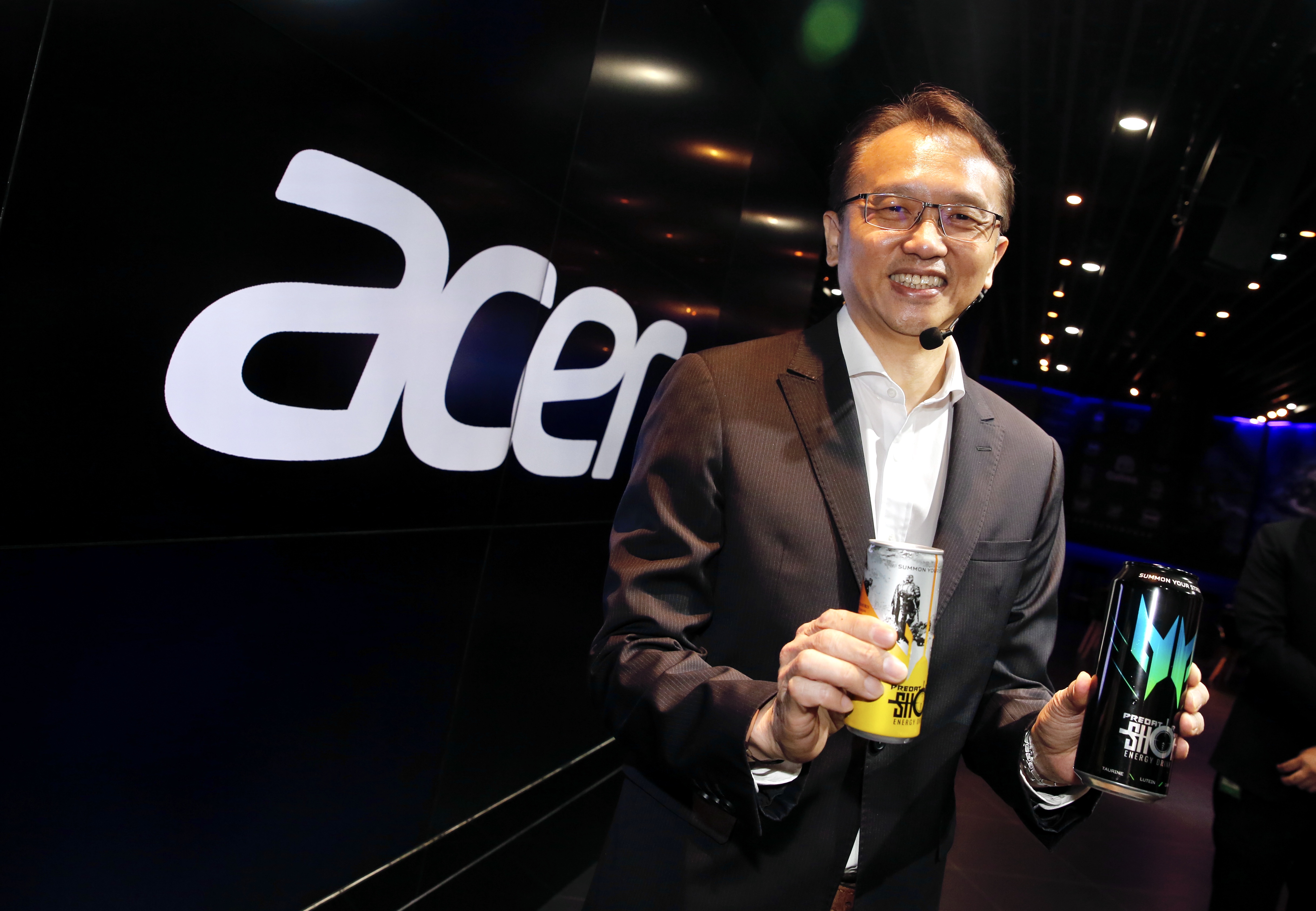 面對全球筆電荒遲遲無法改善，宏碁董事長陳俊聖（圖）坦言：「已有終端市場跳過代理商，直接上門向總部董事長要筆電。」