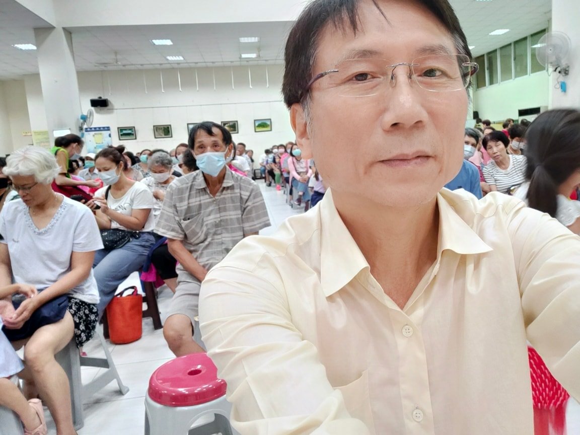 目前台灣具公職的政治人物在YouTube平台上收取斗內金額排行榜中，以綽號「村長」的國民黨桃園市議員詹江村最多。（翻攝自詹江村臉書）