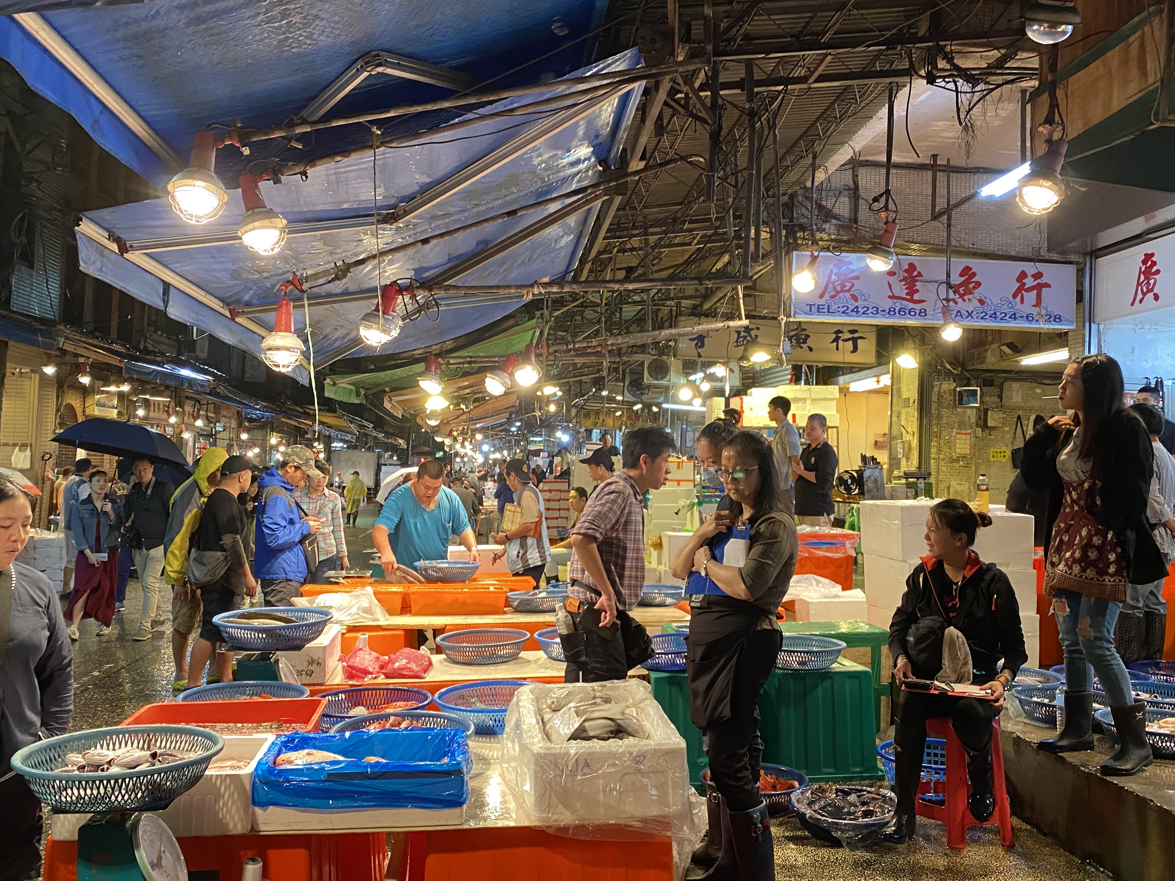 傍晚到凌晨的遊程，會有經典的崁仔頂探索。