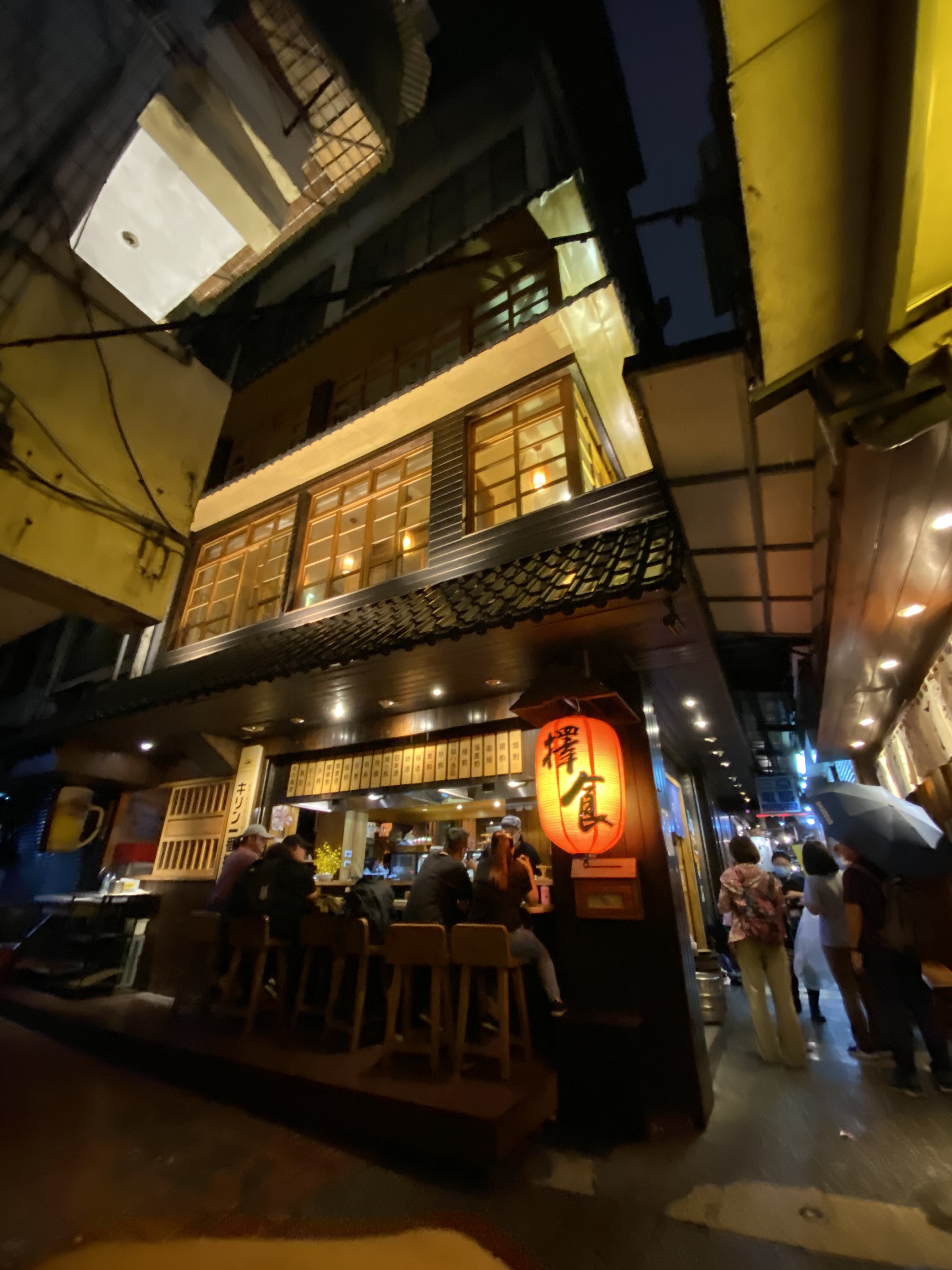 擇食居酒屋是現在基隆最熱門的居酒屋之一。
