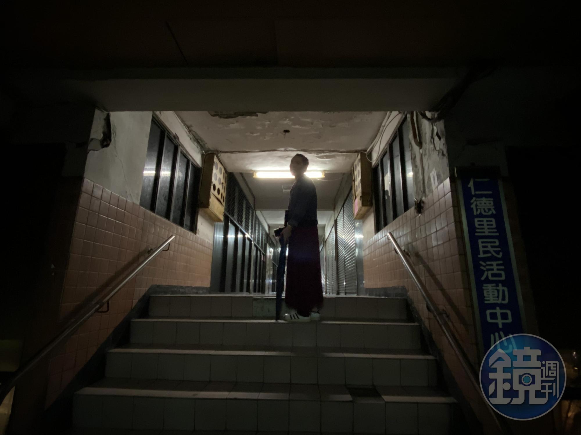 無人的明德大樓，也很適合夜拍。