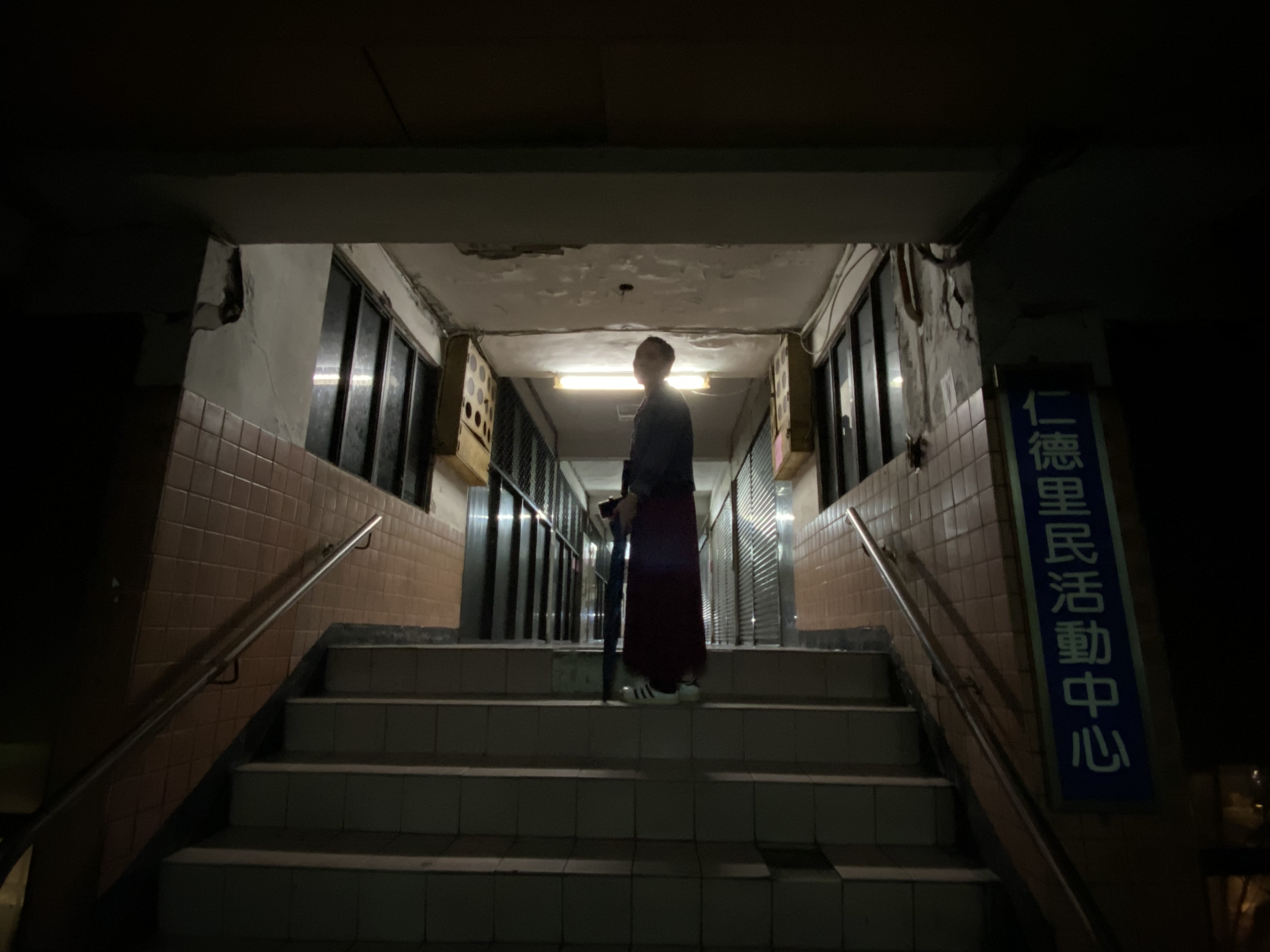 無人的明德大樓，也很適合夜拍。