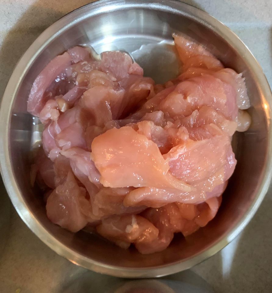 今天用雞里肌肉，以豬肉替代也可。