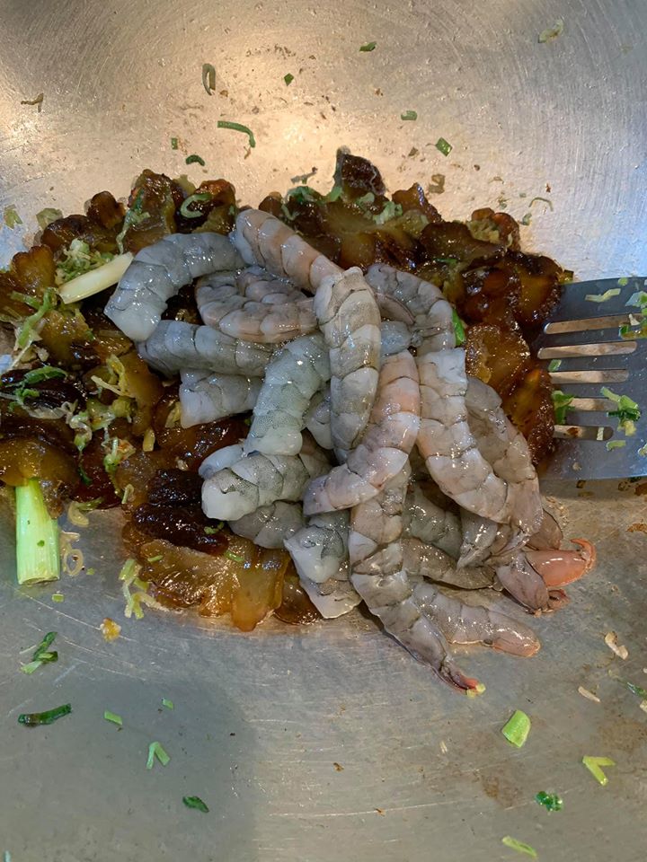 再下蝦仁一起炒。