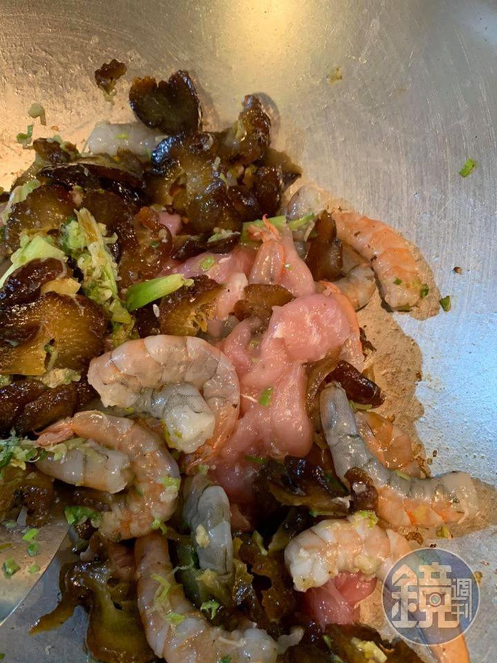 放雞肉片同炒。
