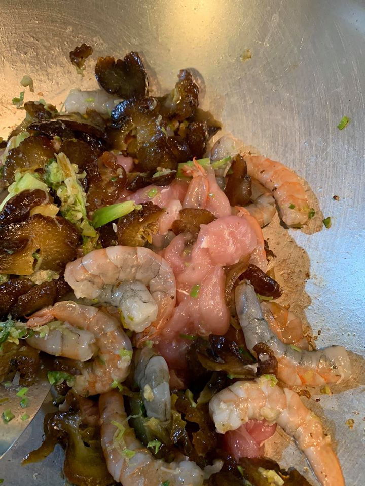 放雞肉片同炒。