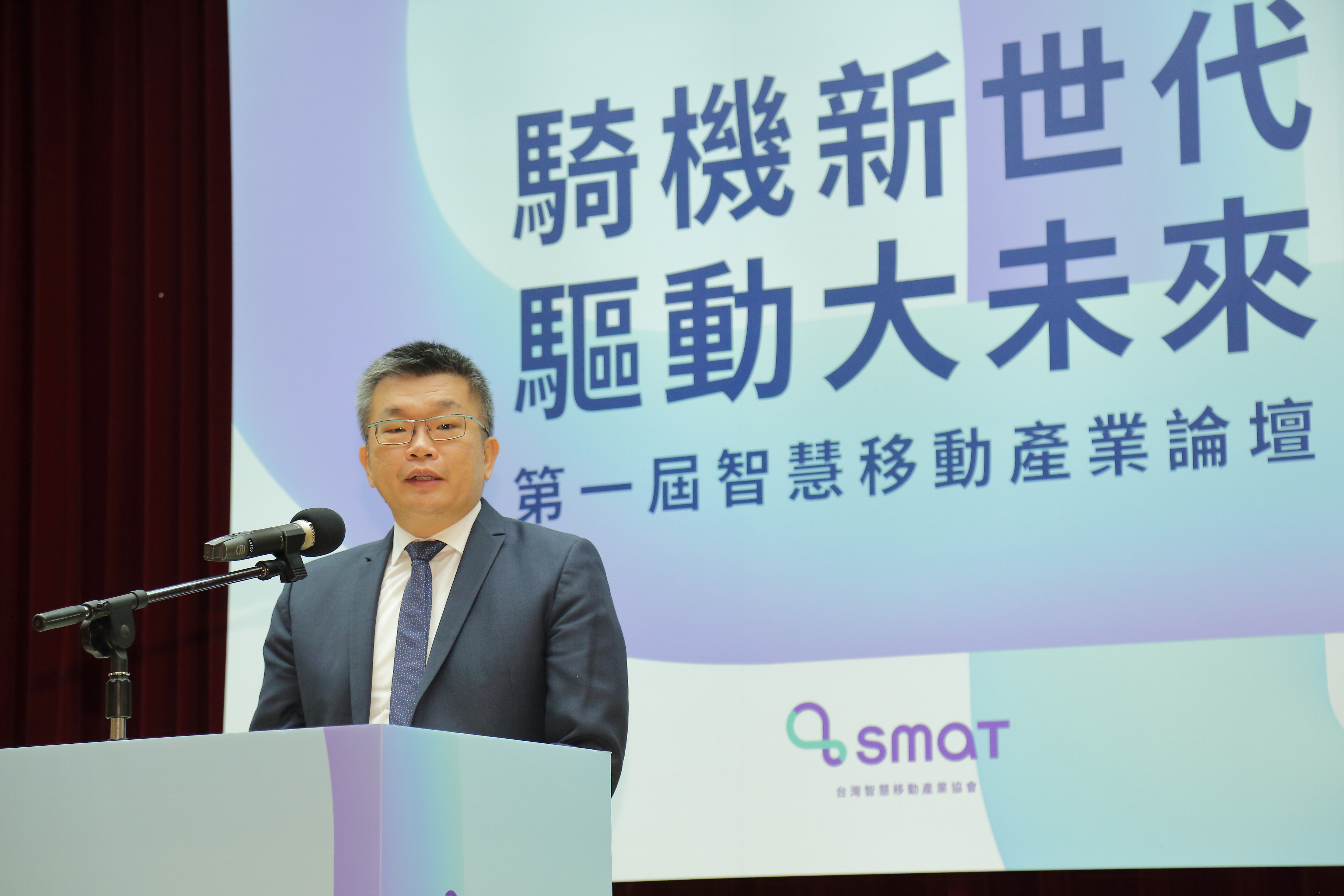 立院副院長蔡其昌希望台灣能在永續的架構下發展，解決汙染問題。