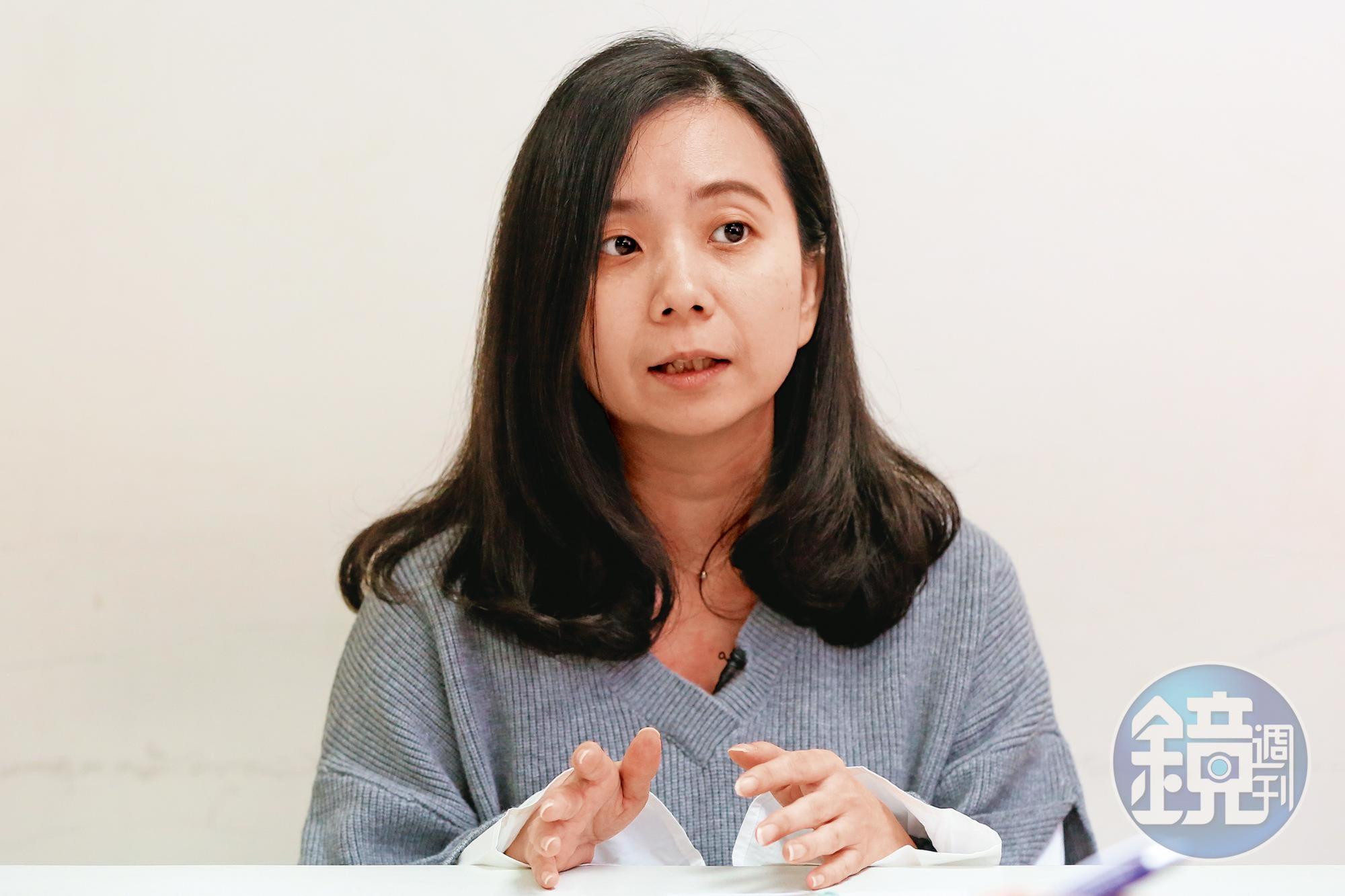 台灣職業安全健康連線執行長黃怡翎認為，曾暴露於石綿高風險環境的軍人超過4千人。