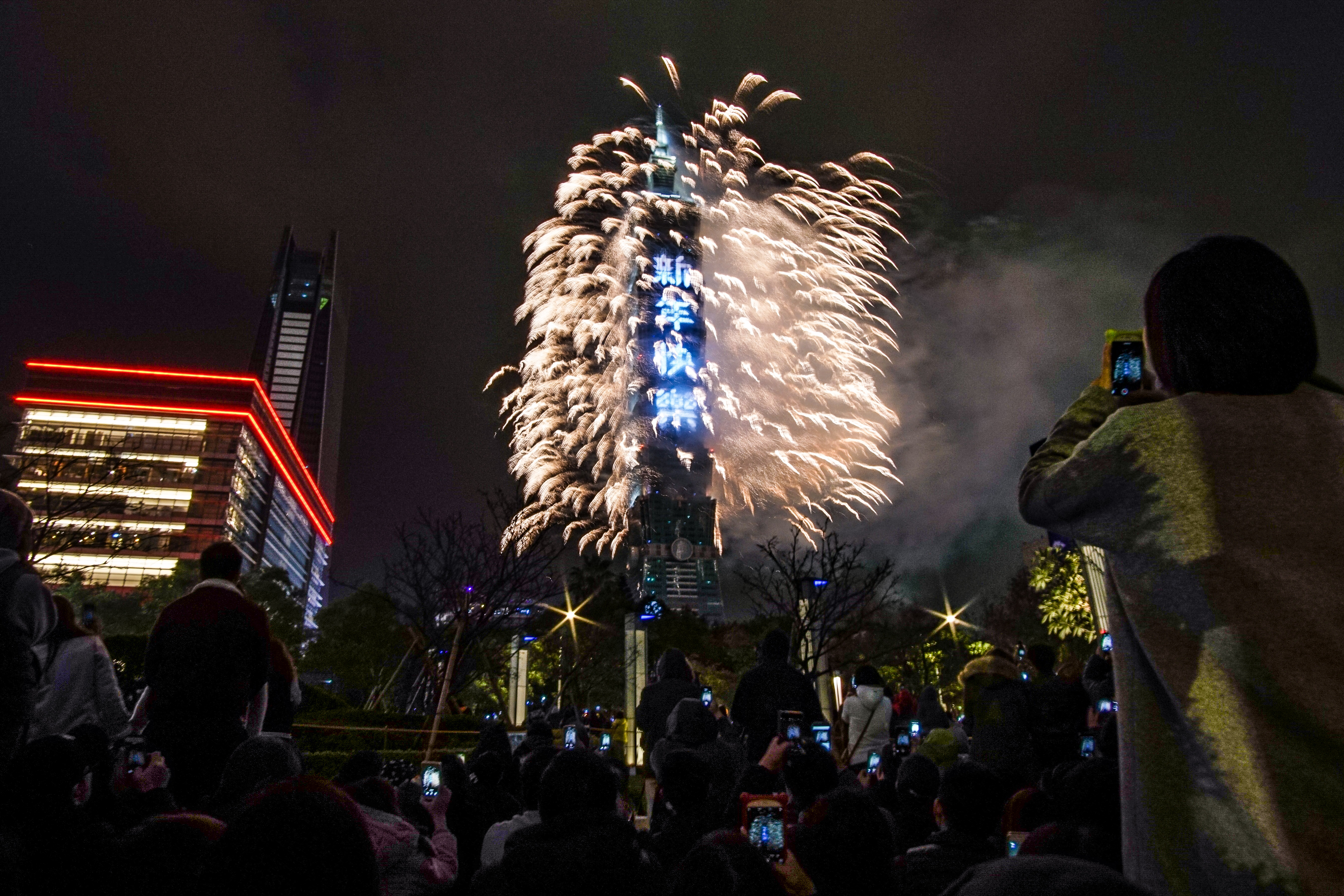 今年台北跨年晚會受到疫情影響，近期在研擬停辦準則。（本刊資料照）