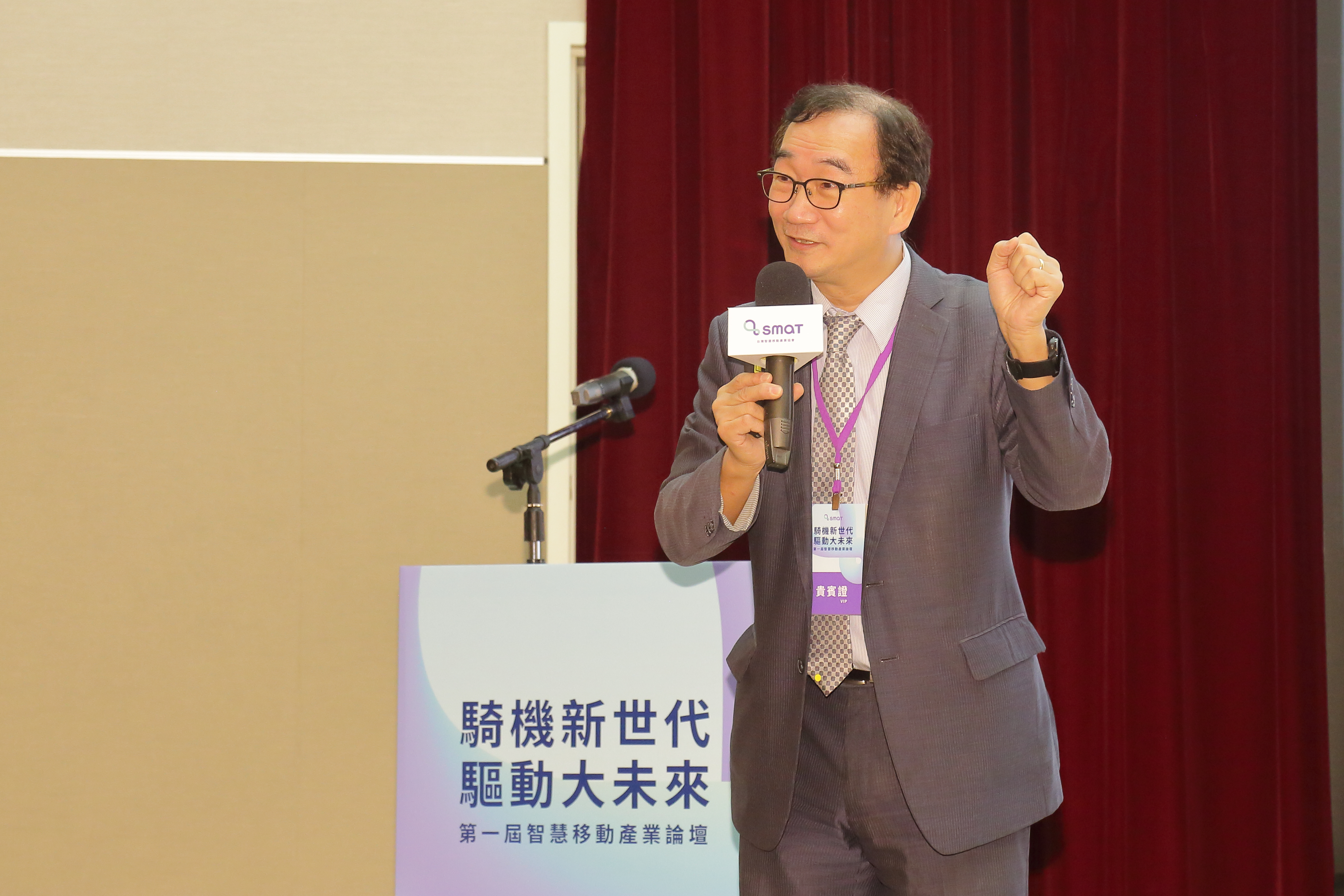 中華經濟研究院副院長王健全呼籲，台灣應該組成國家隊，從政府、企業到民眾一起來支持電動機車產業，不但能讓產業創新及技術提升，有利發展完整供應鏈體系，還能提升台灣的國際形象。