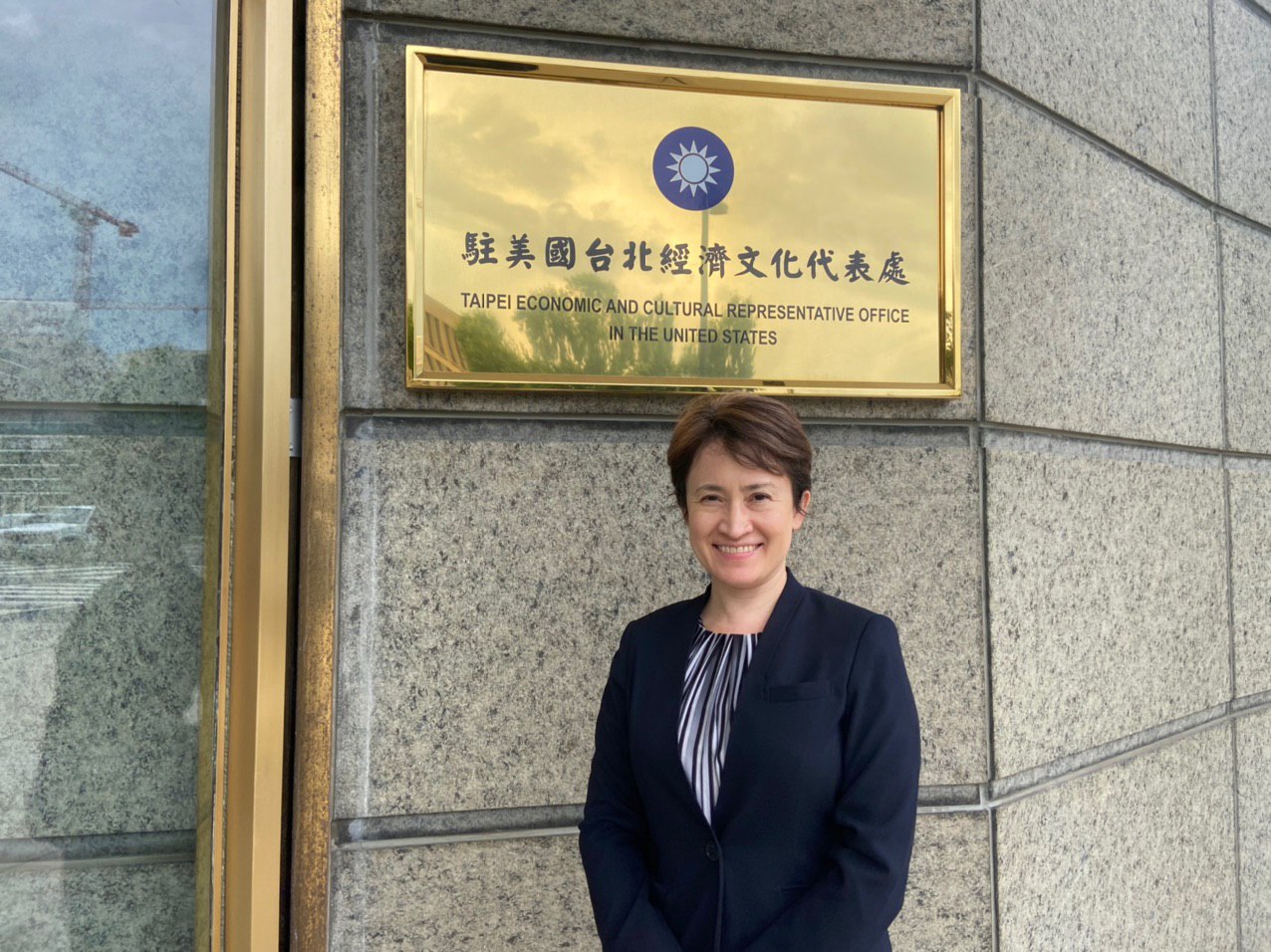 我駐美國代表處1名職員於22日確診武漢肺炎（亦稱新冠肺炎，COVID-19）。圖為駐美代表蕭美琴。（翻攝自Taiwan in the US臉書）