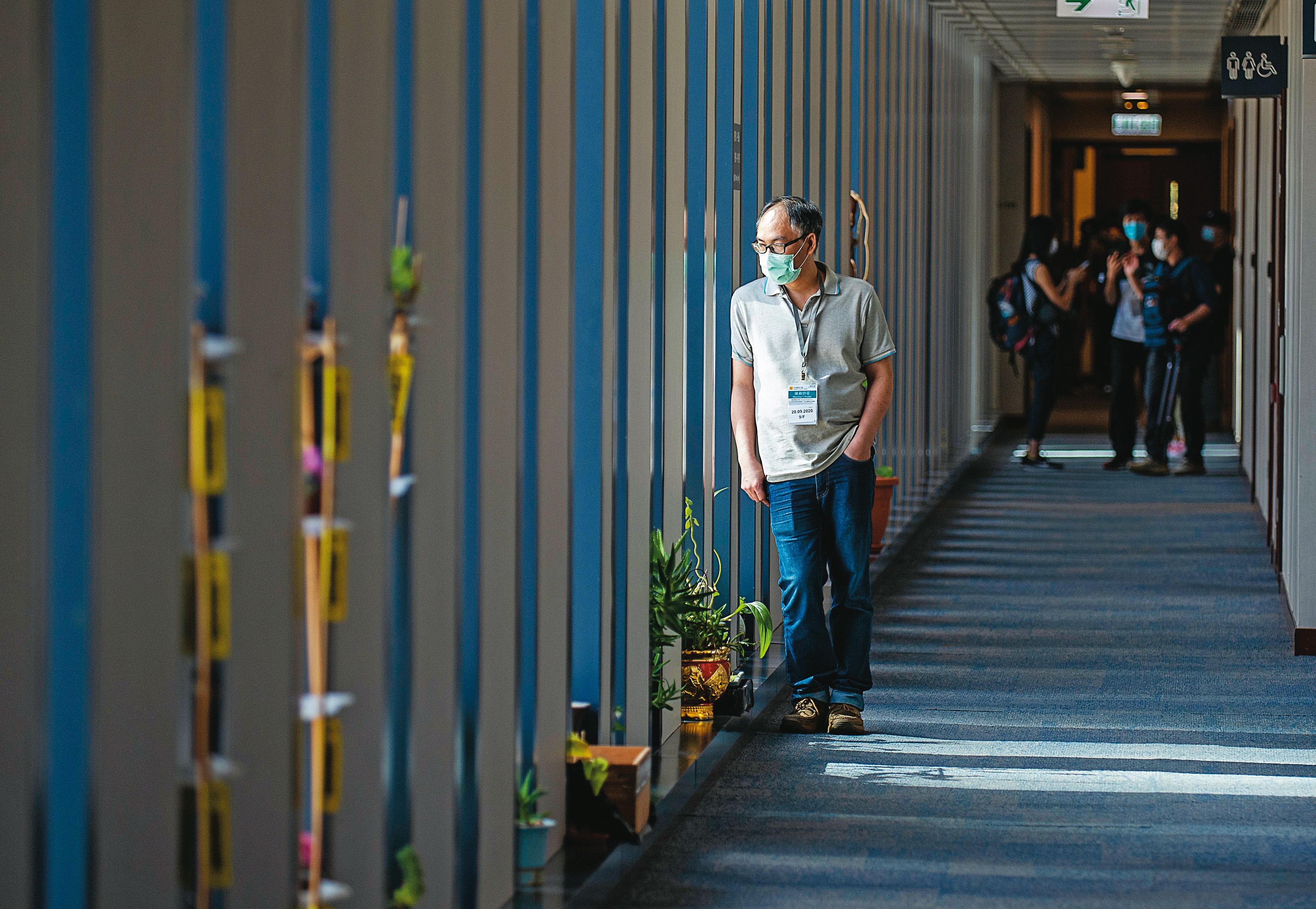 鄭子豪是12名遭拘留的港人之一,他的父親(圖)和其它家屬一樣,為了尋找家人的下落以及委請律師確保司法權利而四處奔走,並接受媒體訪問,希望維持事件「熱度」不減。