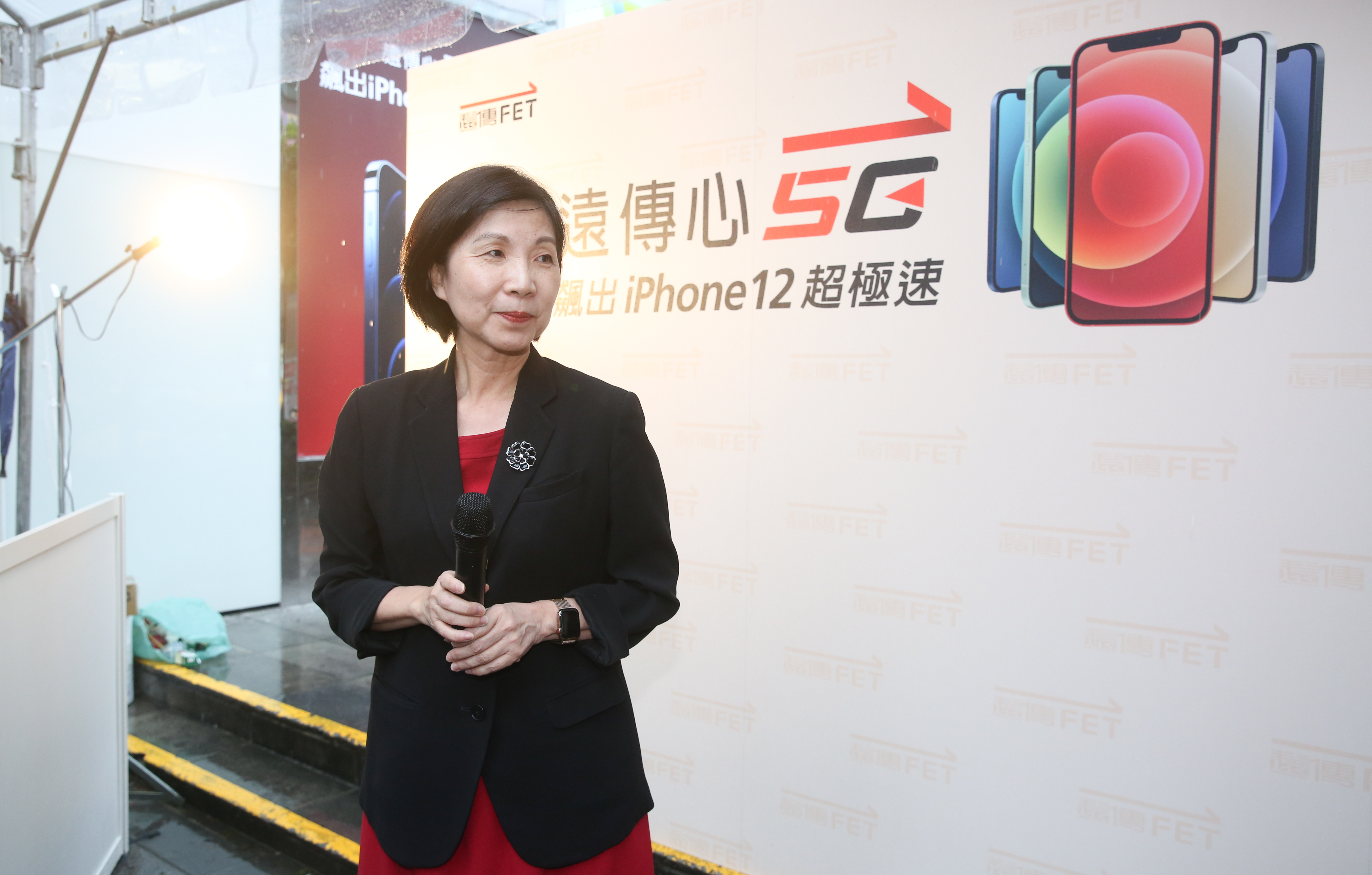 iPhone 12今天開賣，5大電信業者看好買氣。