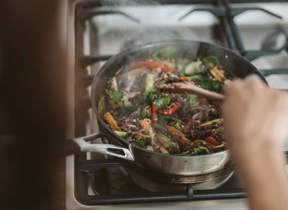 氣炸鍋遭檢驗發現油煙濃度比一般油鍋多1,525倍，有害氣體恐通通進入人體。（示意圖，pexels）