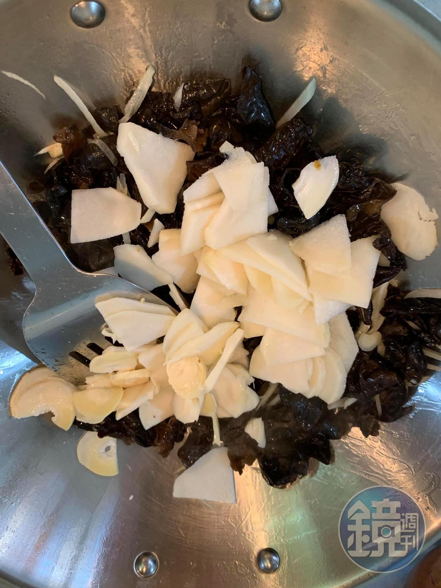 接著放筍片。