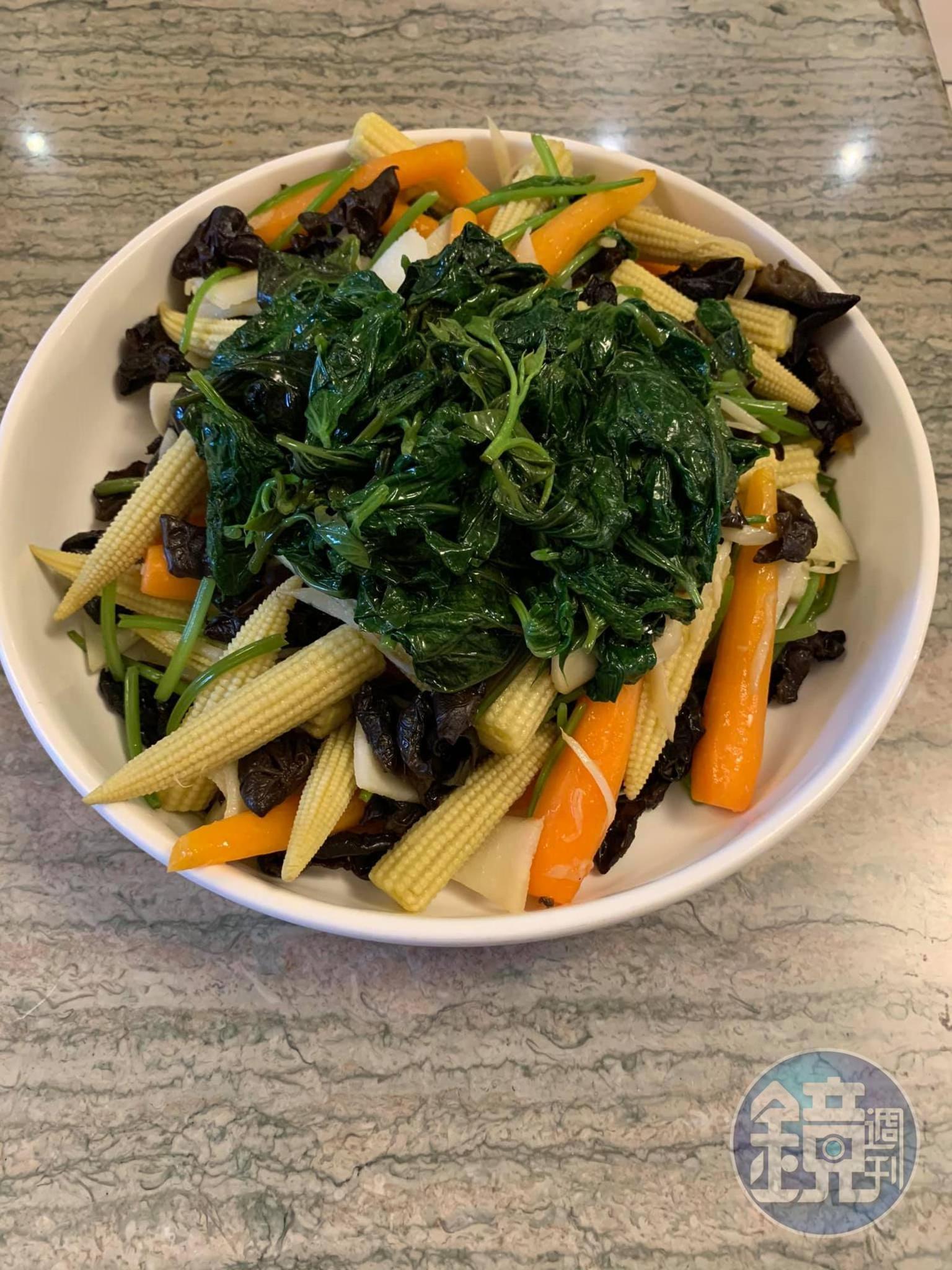 苦茶油香味全進了五行菜,也可整盤上桌。