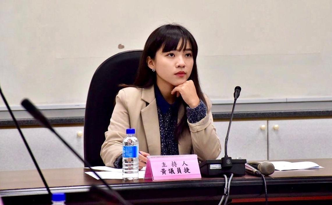 黃捷談到曾有人寫信騷擾她,打算以5,000萬元包養她,讓她感到相當無奈。(翻攝自黃捷臉書)