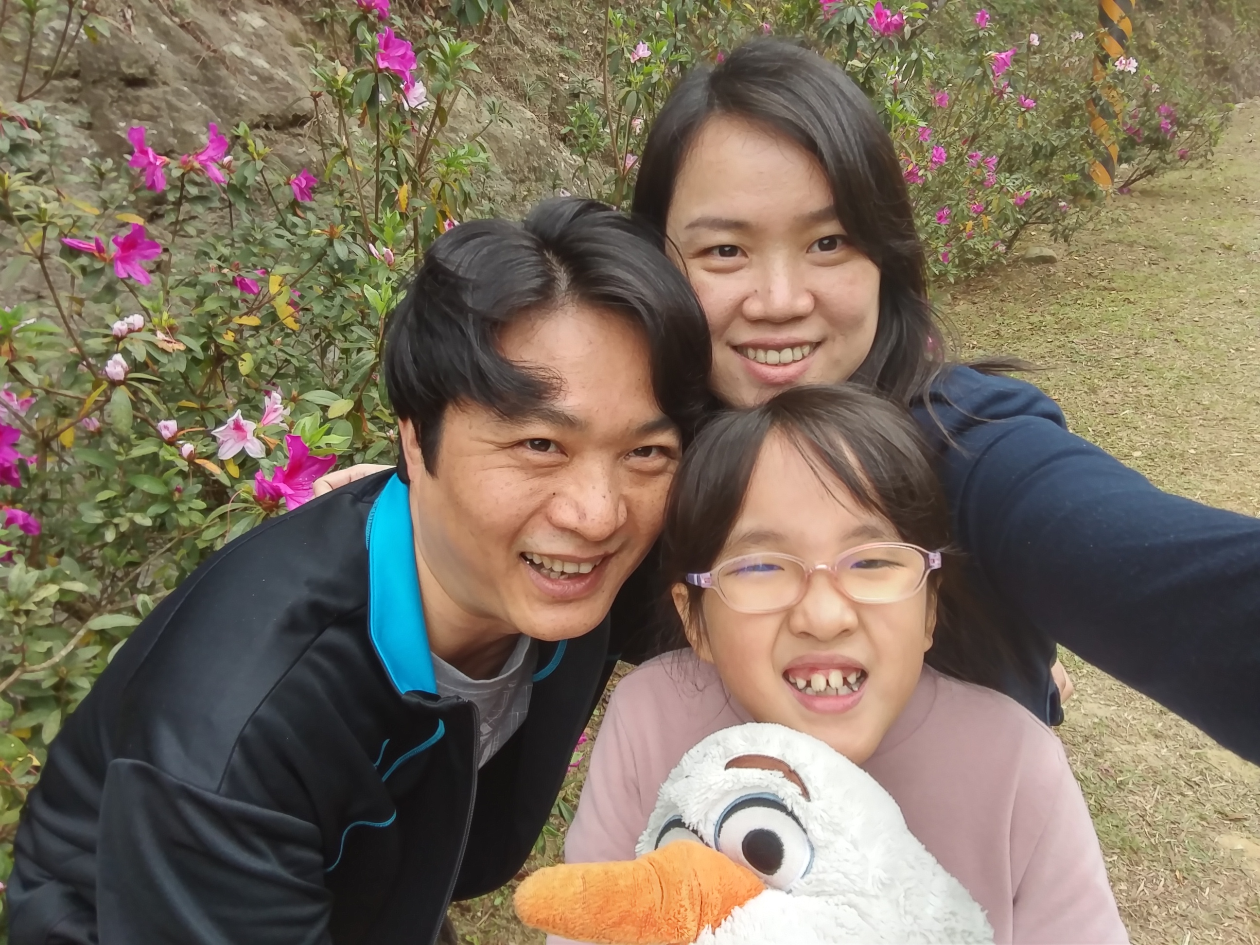 沈雅琪（右）和先生（左）結婚19年，她說先生最大的缺點，就是「沒有負面情緒」，但也因此能支持她一切想做的事。（沈雅琪提供）