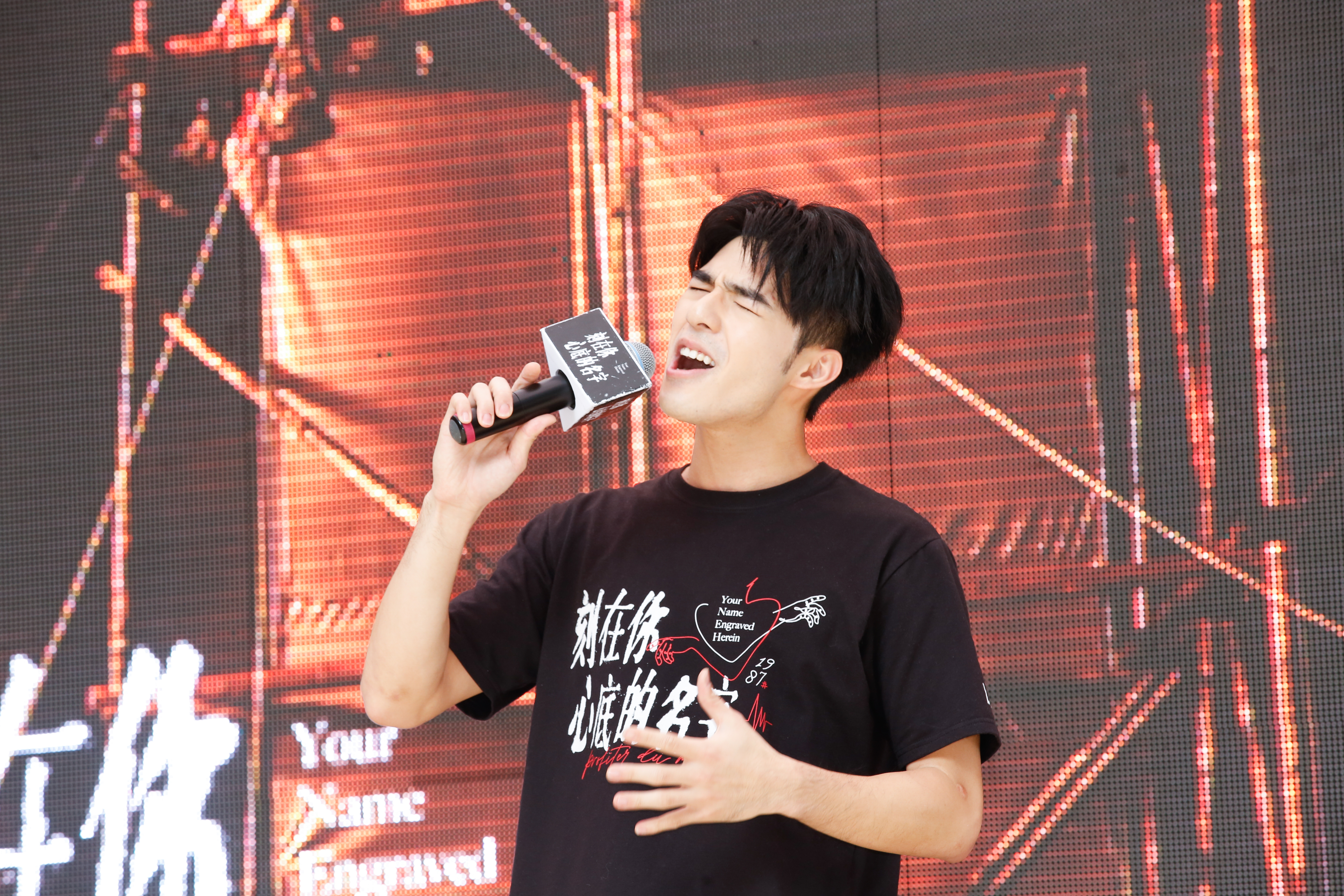 陳昊森未來有發片計畫，在粉絲會上先來高歌一曲。