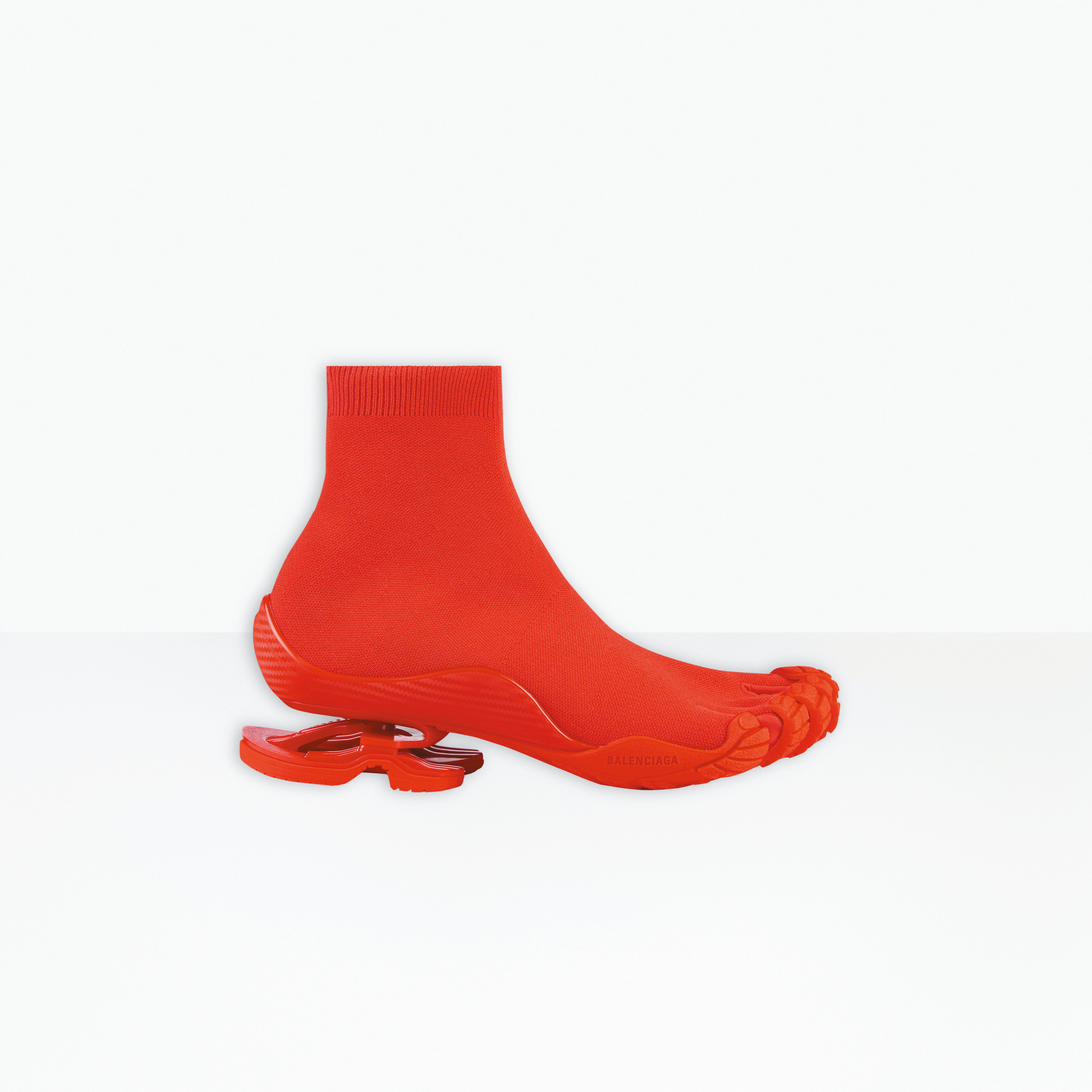 Toe High Top五趾彈力高跟運動靴，NT$45,900。（BALENCIAGA提供）