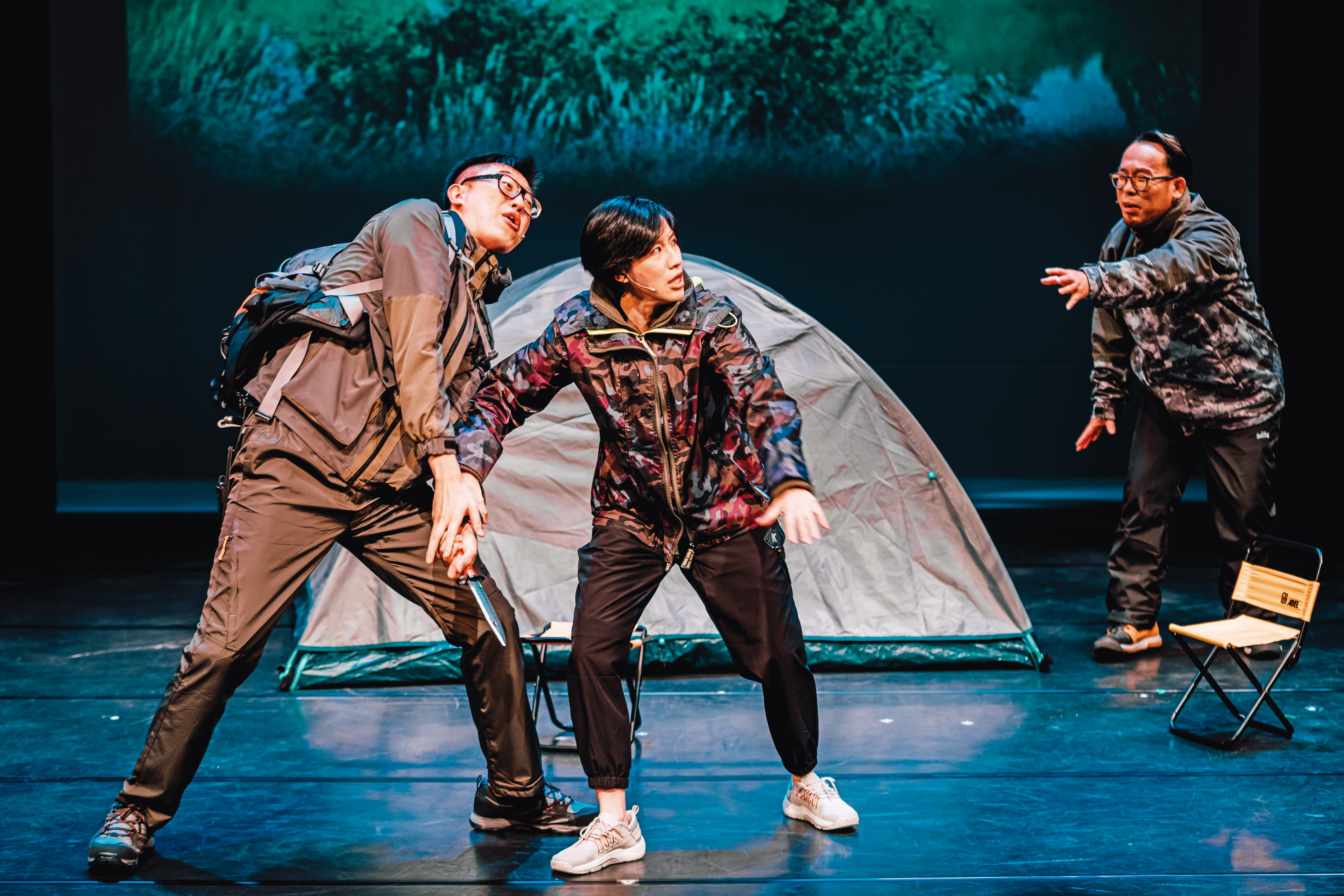 達康.come今年7月攜手喜劇演員哈利（中）在台中歌劇院演出新作《三口組》，門票開賣10分鐘便售磬。（達康.come提供）