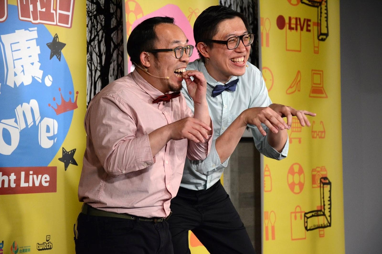 漫才團體「達康.come」表演時常提到大眾熟悉的產品,多半是為了節目效果,而非業務合作。 (翻攝自達康漫才屋粉絲專頁)