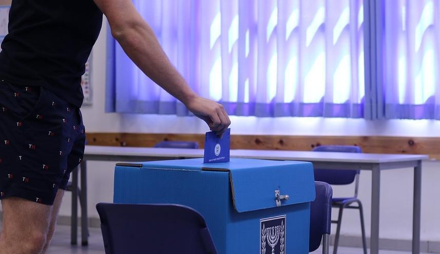 鎮長為求連任，安插女清潔工跟自己打選戰，沒想到卻慘敗。示意圖，與當事人無關。（pixabay）