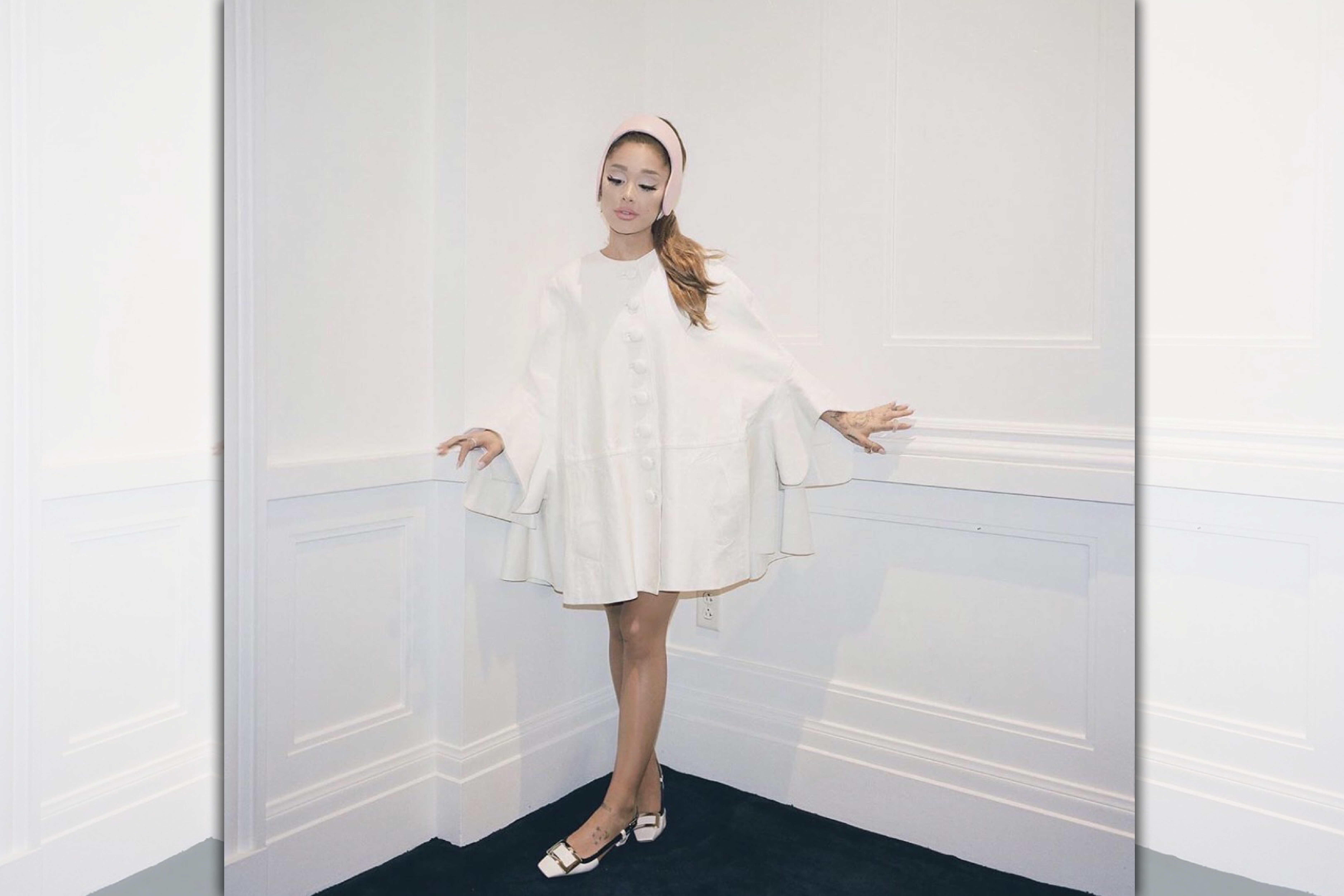 Ariana Grande拍攝MV時穿著Roger Vivier的Belle Vivier。（翻攝自Ariana Grande IG）