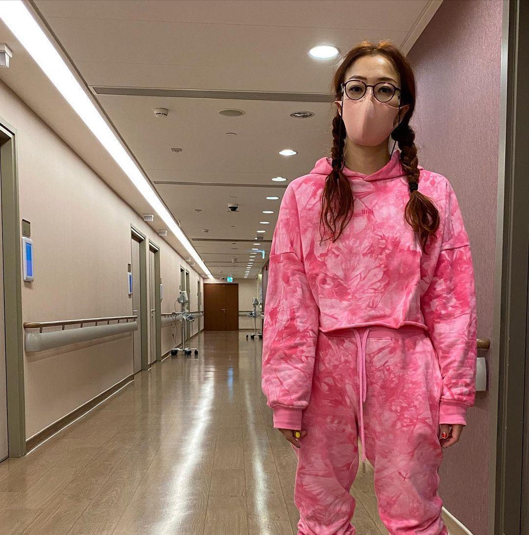 月初鄭秀文與許志安飼養多年的愛犬Lucky過世,令鄭秀文傷心不已。(翻攝自鄭秀文IG)