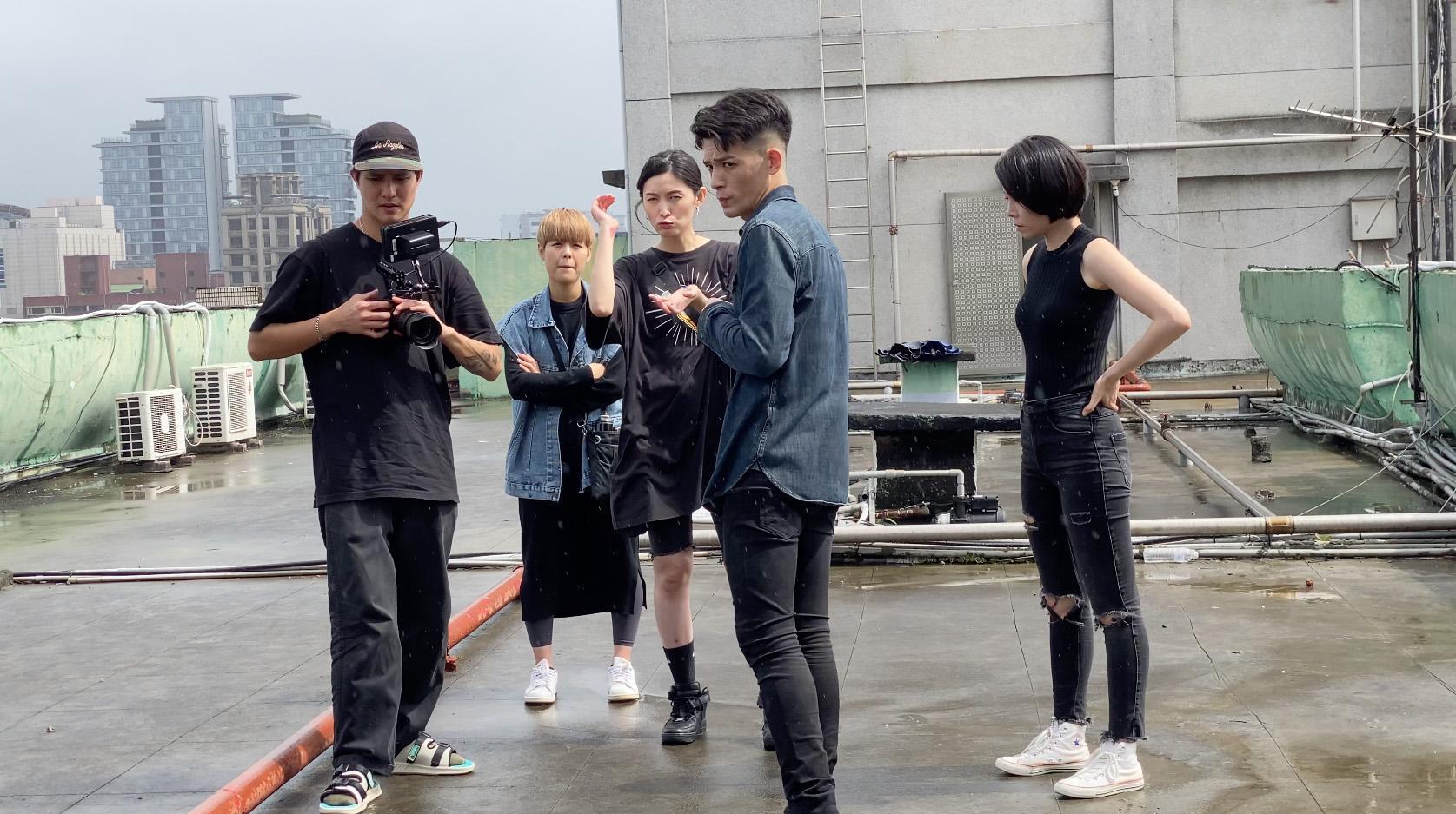 主修導演的管罄,首度親自擔任MV導演。(管罄提供)