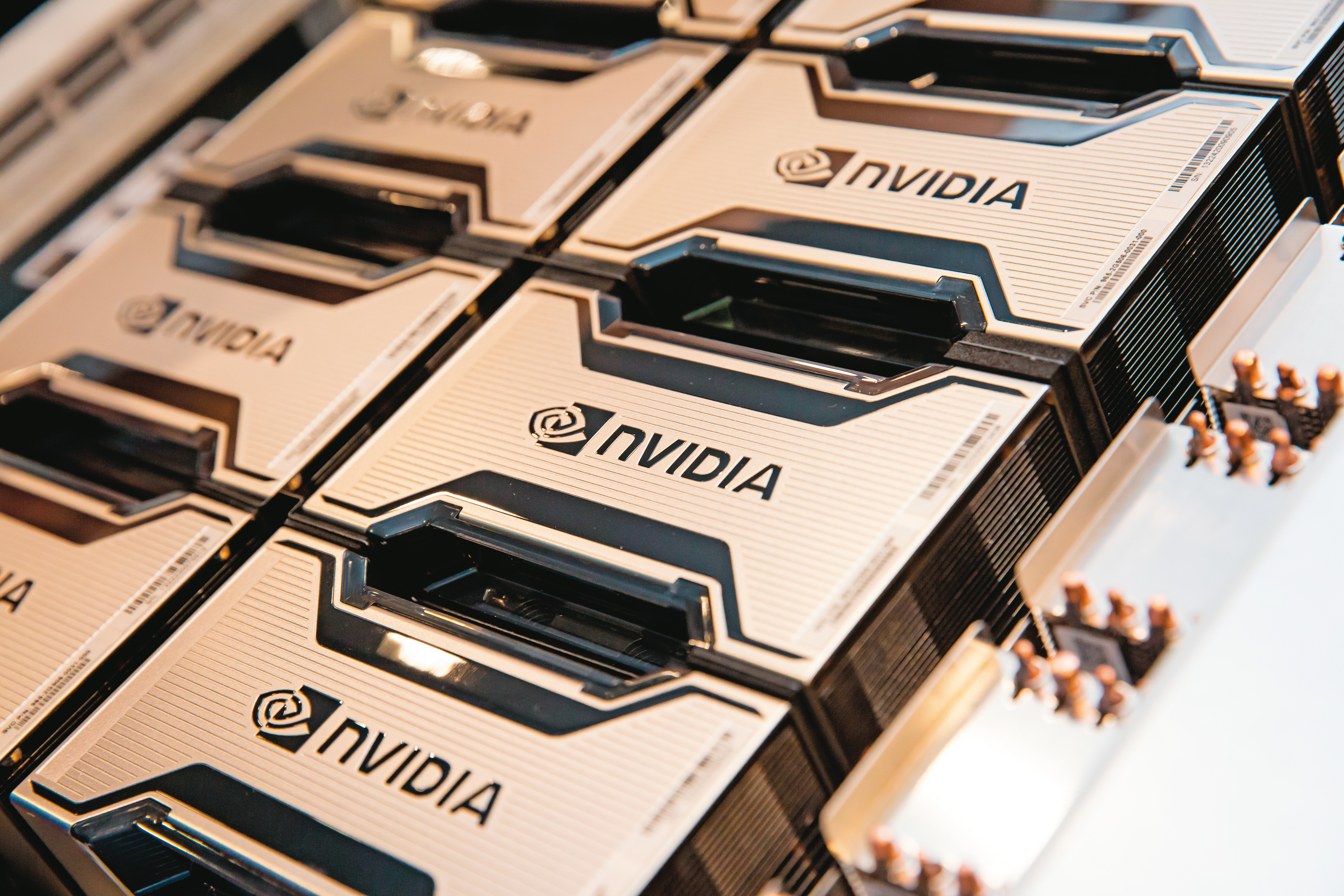 美國輝達（Nvida）藉由併購英國安謀（ARM），截長補短進入未來產業，並鞏固自己所在產業的市場地位。