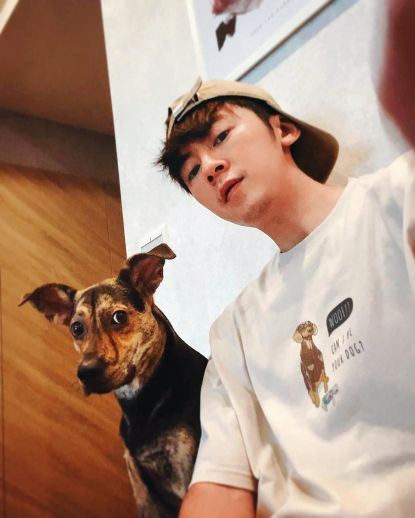 近期,李國毅收養了一隻米克斯犬「威廉」,升格當狗爸爸。(翻攝自李國毅IG)