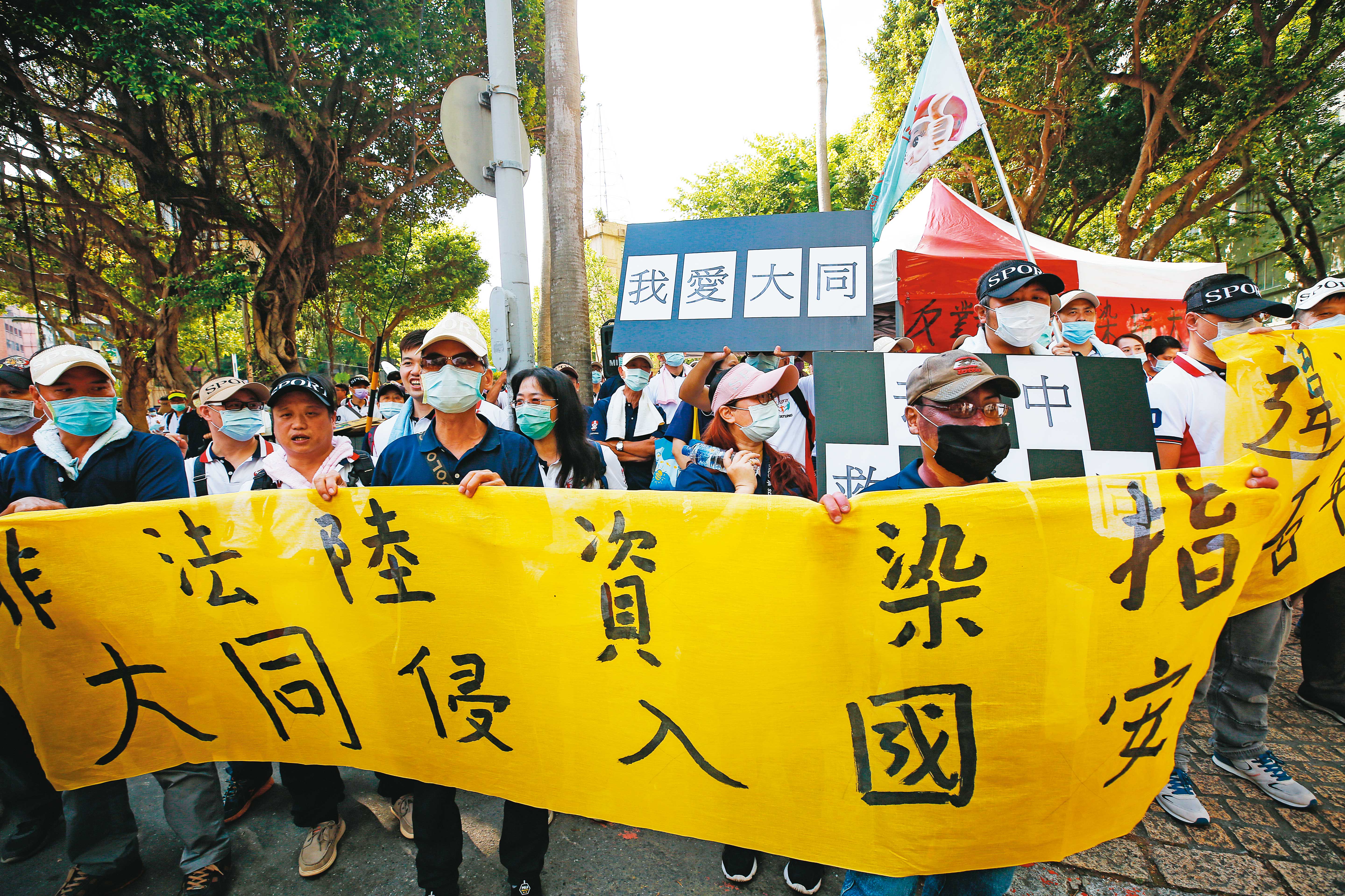 王光祥曾被公司派抹紅為非法中資,後來找上具綠營背景的林文淵背書。