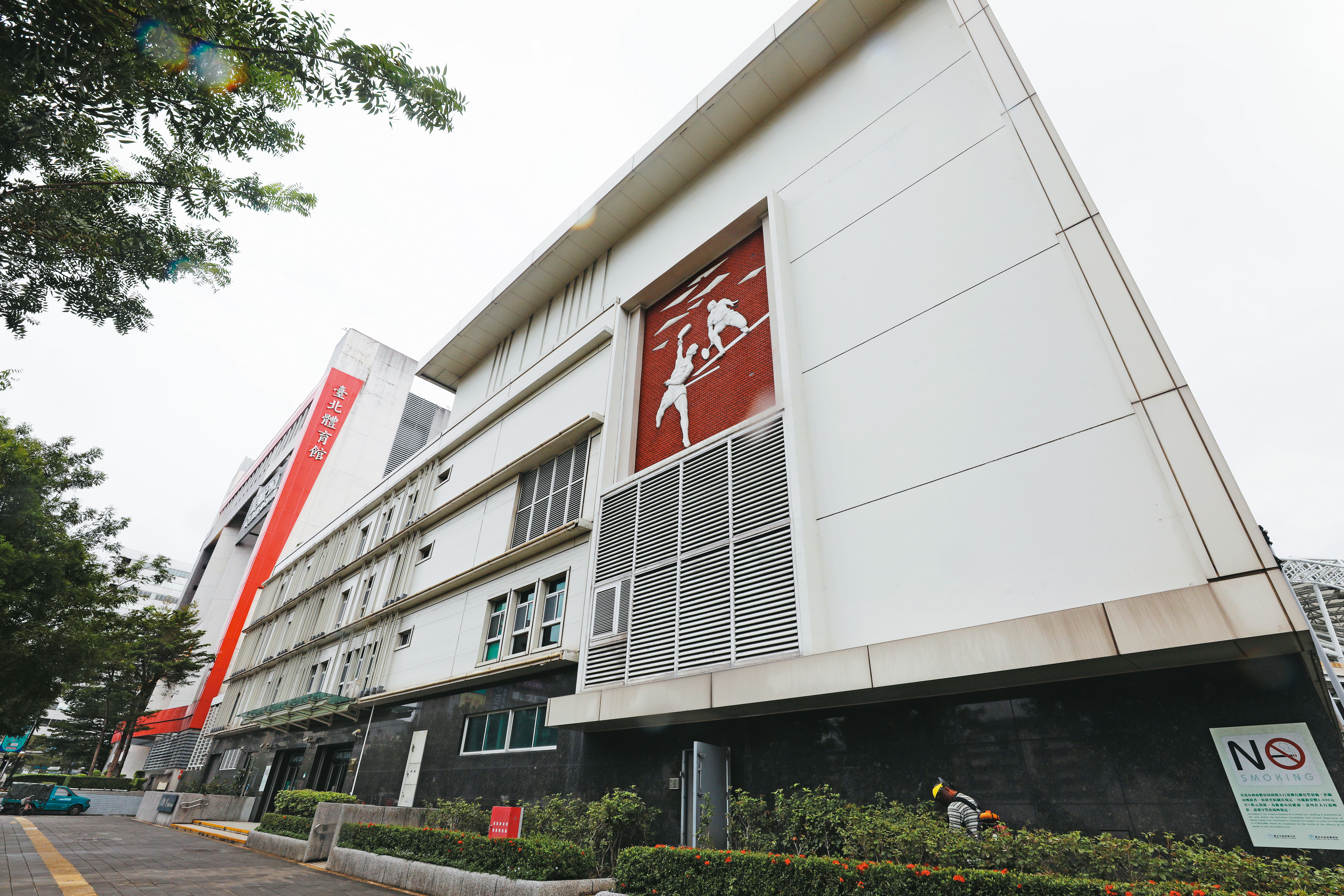 李再立遭控在體育局（圖）局長室旁設女用淋浴間，方便老婆運動後使用。