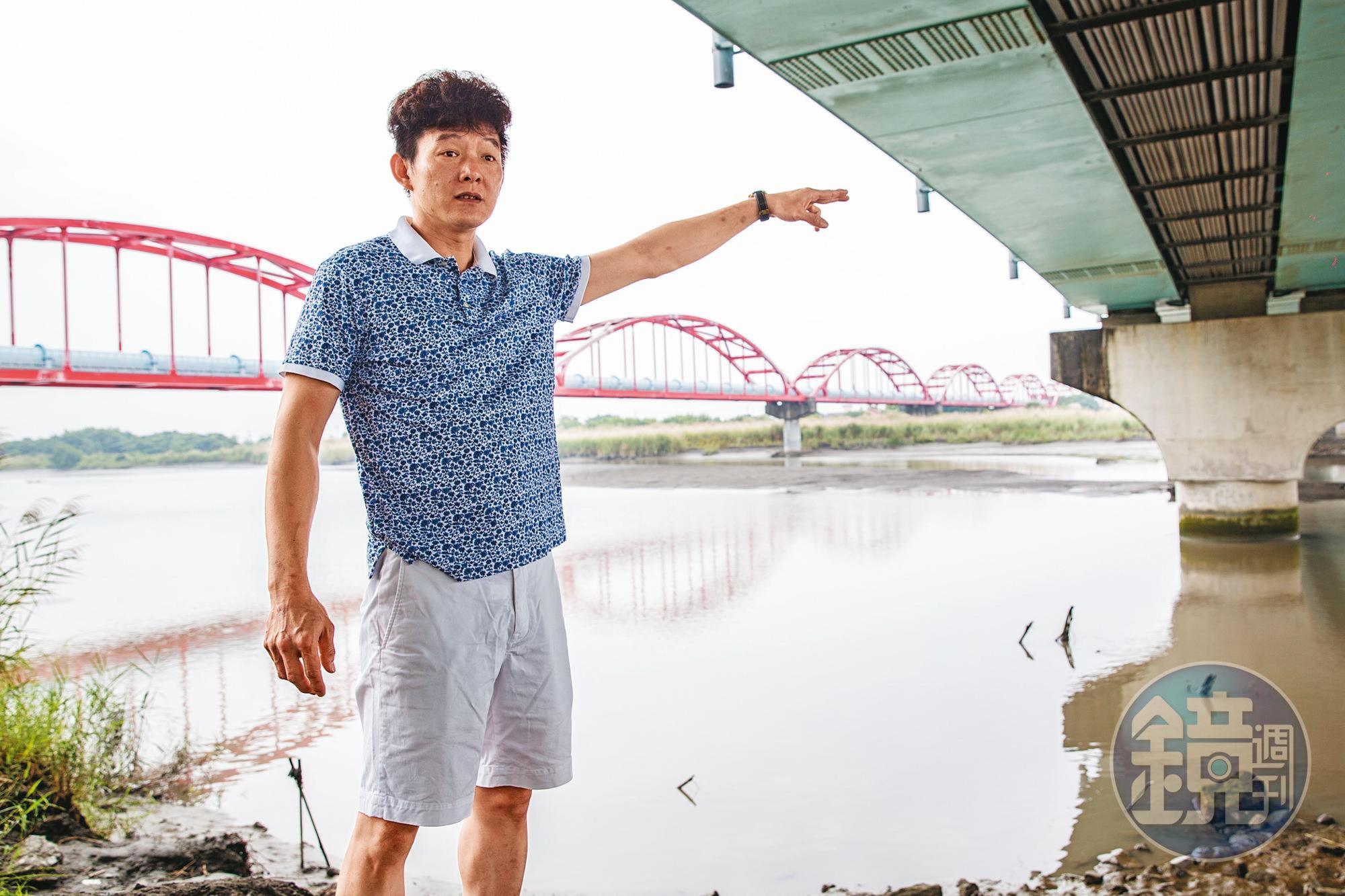 李建德回憶,八八風災當日深夜狂風暴雨,導致林邊溪潰堤。