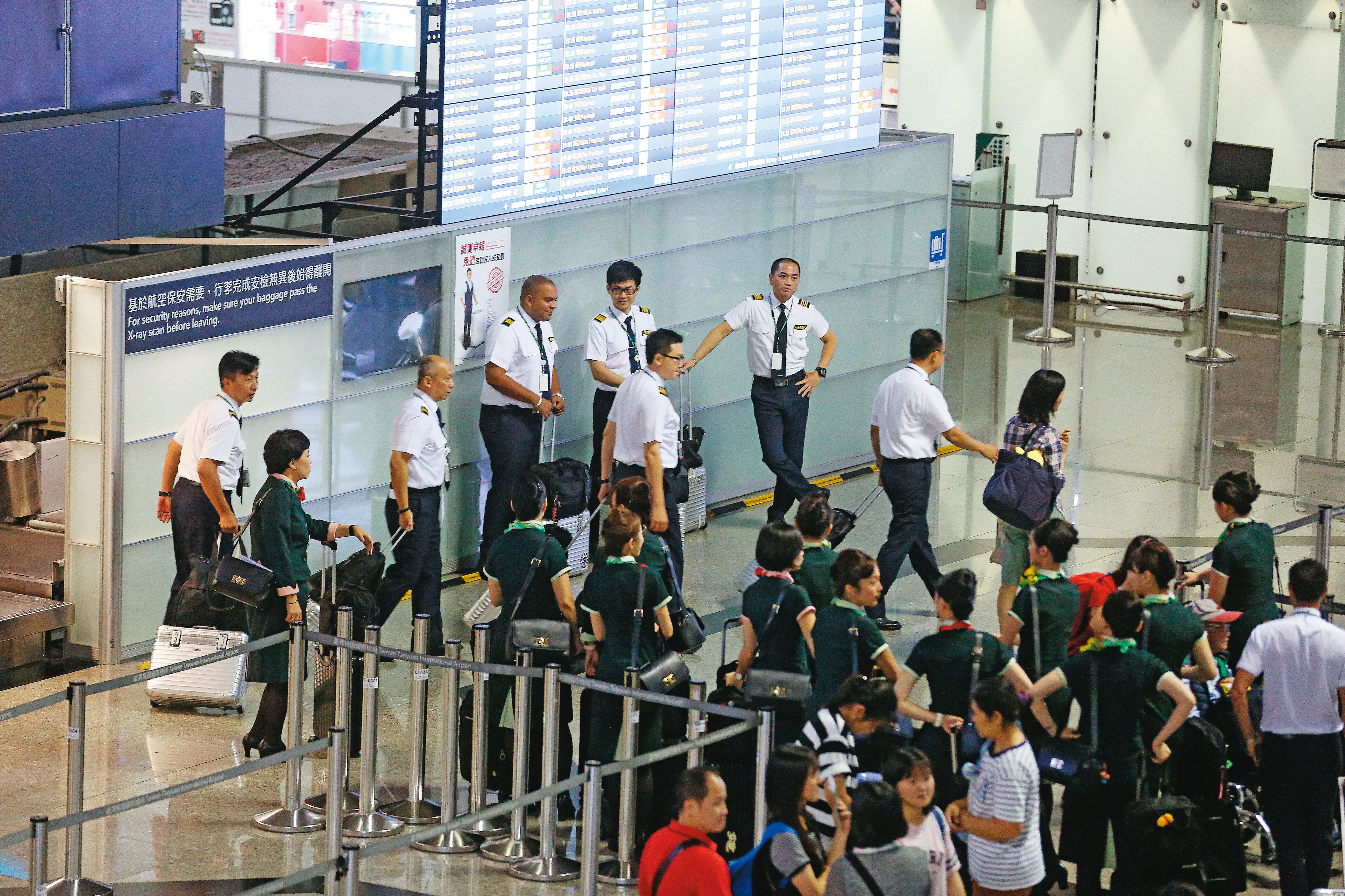 武漢肺炎重創航空業，不少機師面臨無班可飛或放無薪假窘境。（圖為示意畫面，非當事人）