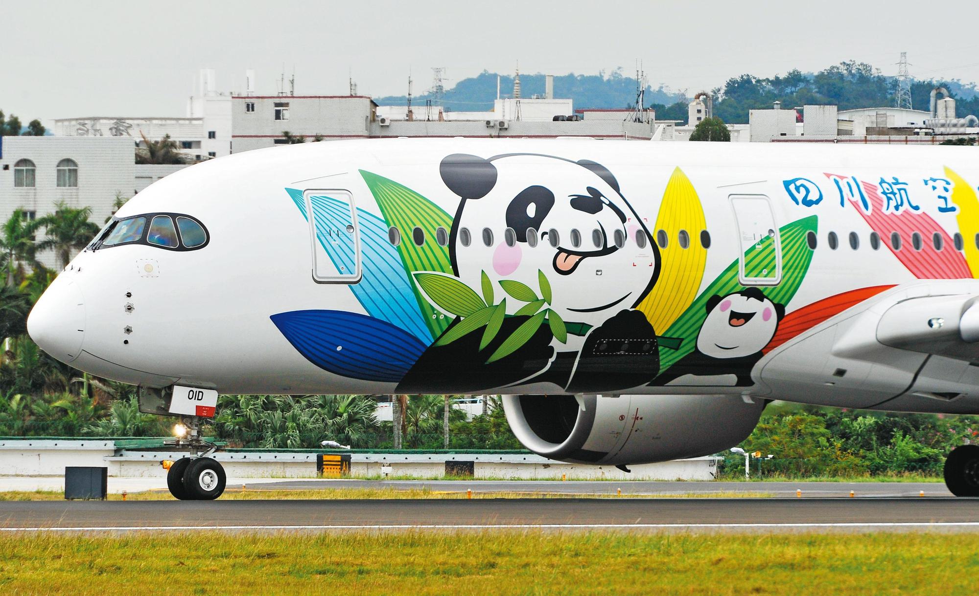 四川航空為了挖角台籍機師,不惜開出2倍薪水利誘跳槽。(東方IC)