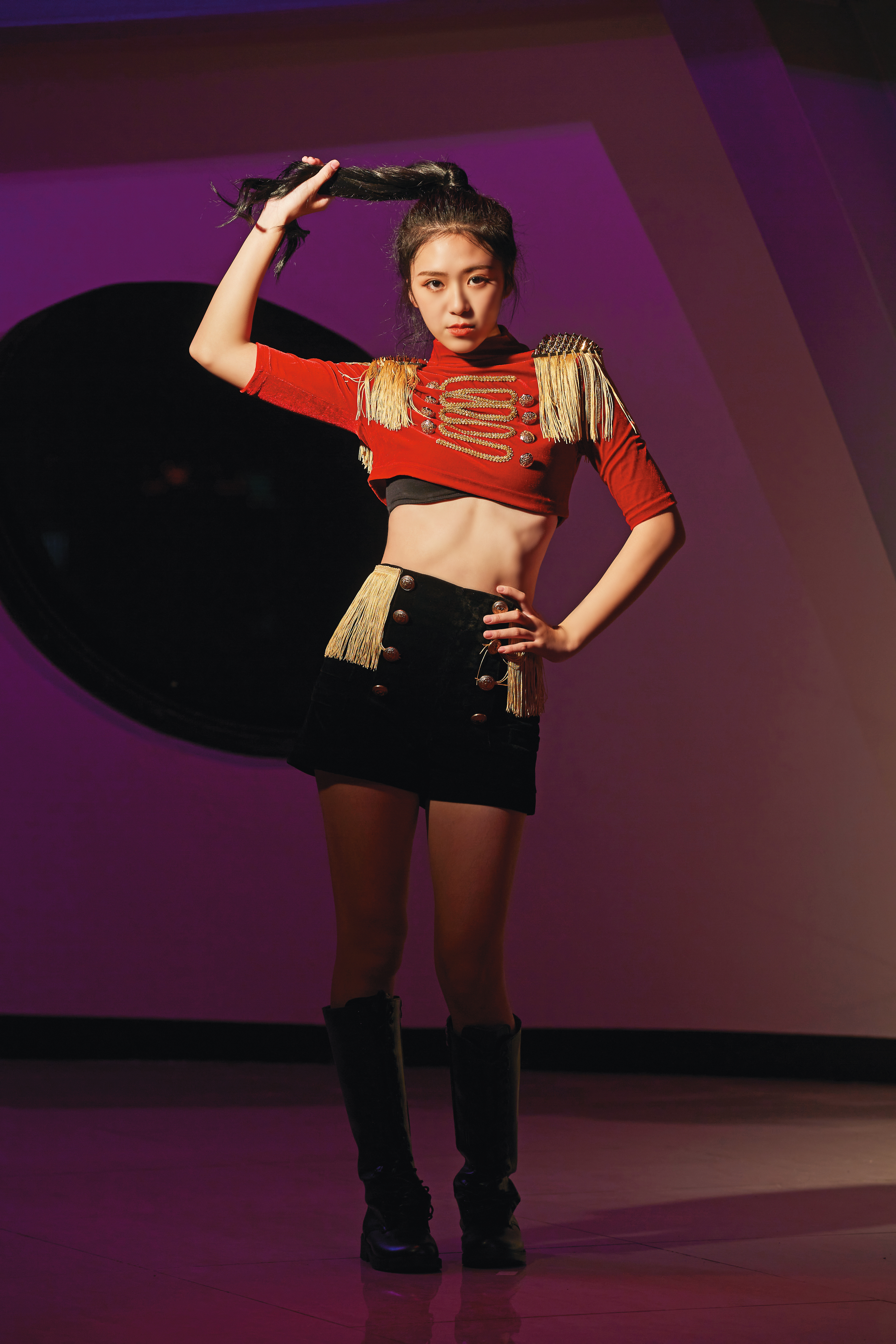 隊長Nicole（19歲），164公分／48公斤，雙子座，專長：跳舞。
