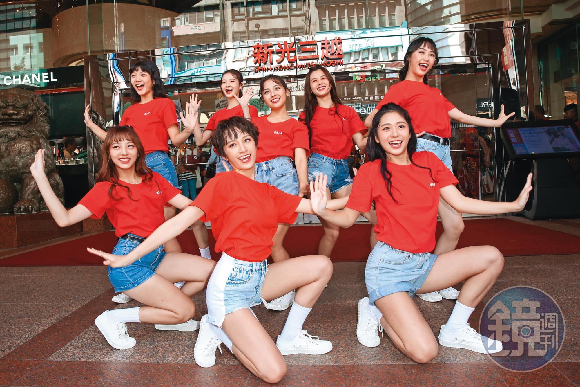 雖然尚未正式出道，但PINK FUN上月已經有活動演出。後排左起為陳思綾、羅珮含、心平、容容與彭聖恩，前排左起為巧瑜、以芯與Nicole。