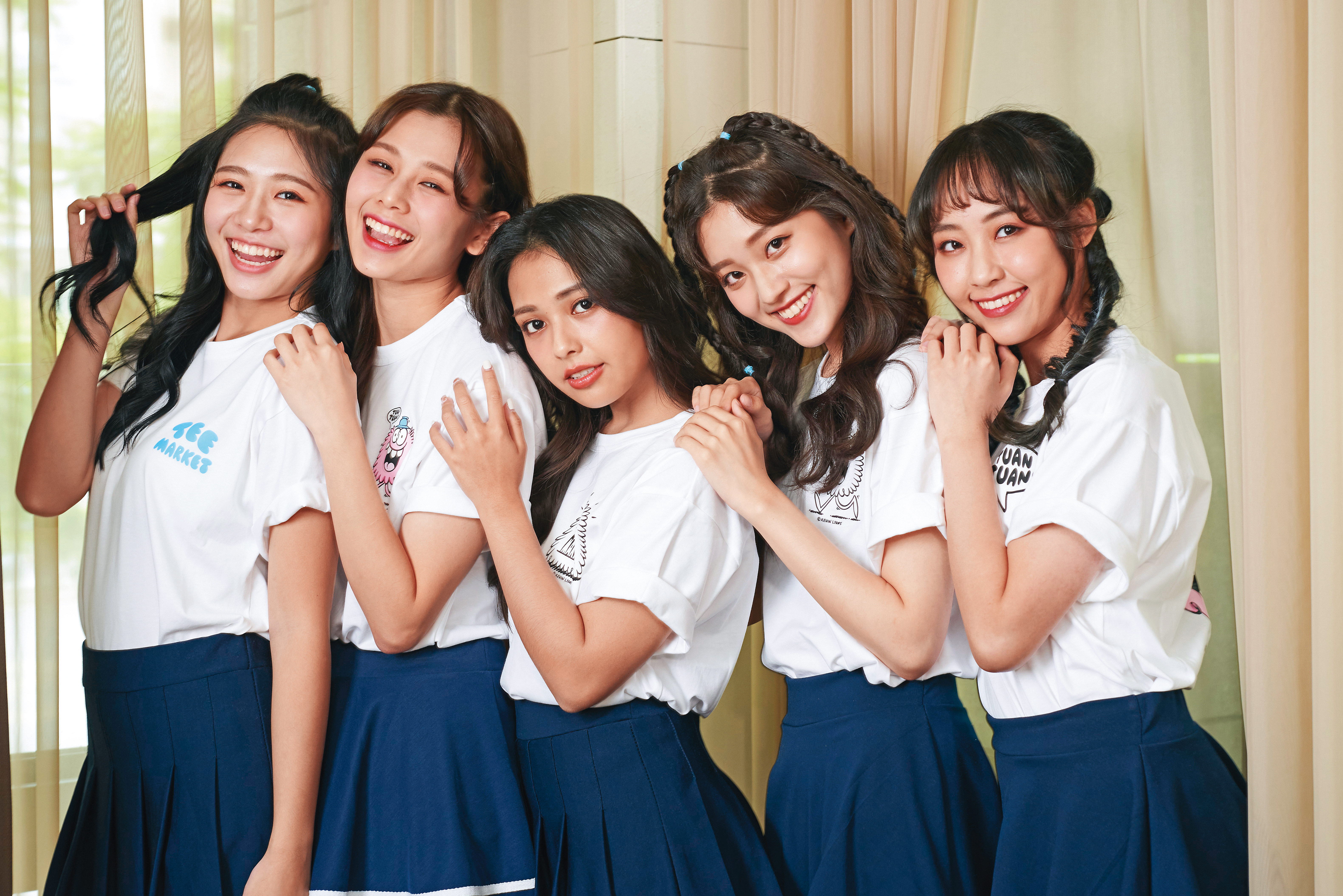 女團PINK FUN不只舞台上默契佳，私下更是無所不談的好姐妹。左起為Nicole、容容、心平、朵莉與彭聖恩。