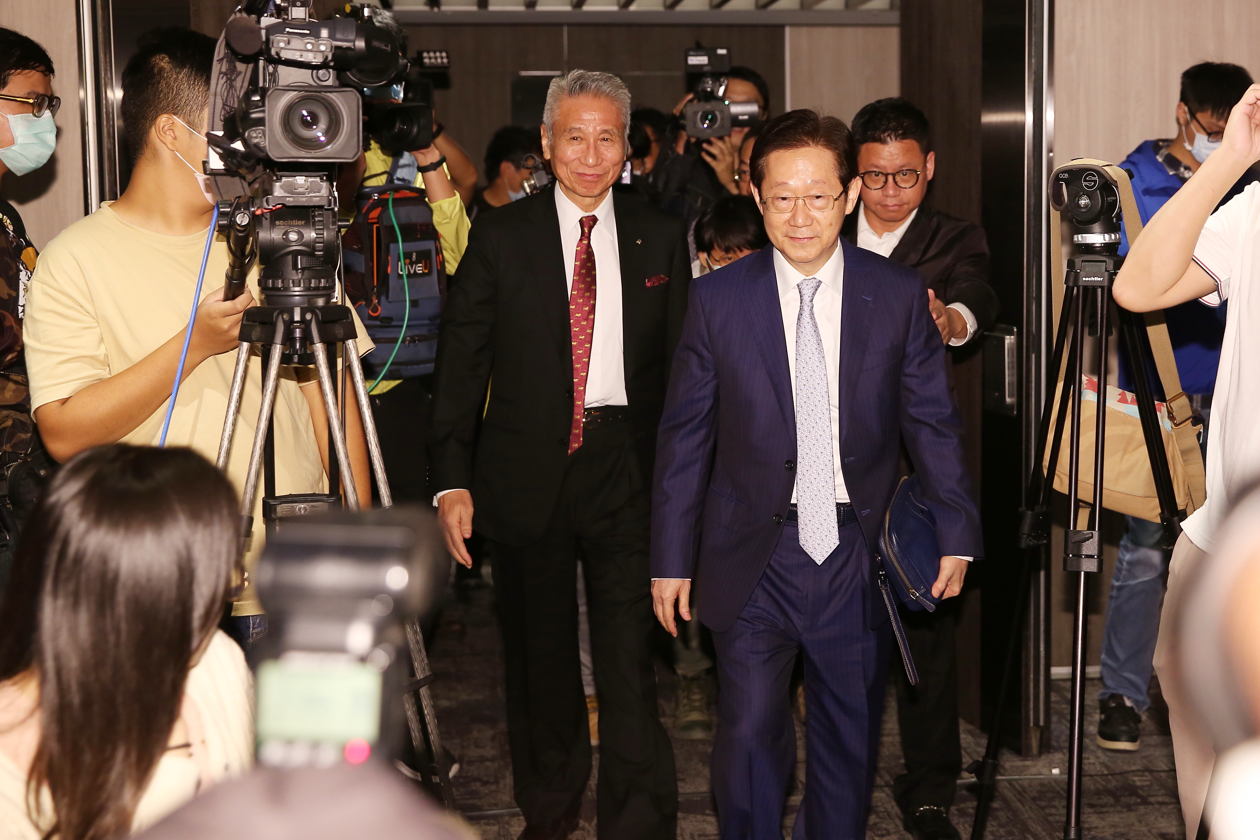 市場派才剛入主大同就爆分裂，據傳，王光祥（後排左）、林文淵（前）對人事布局各有盤算。