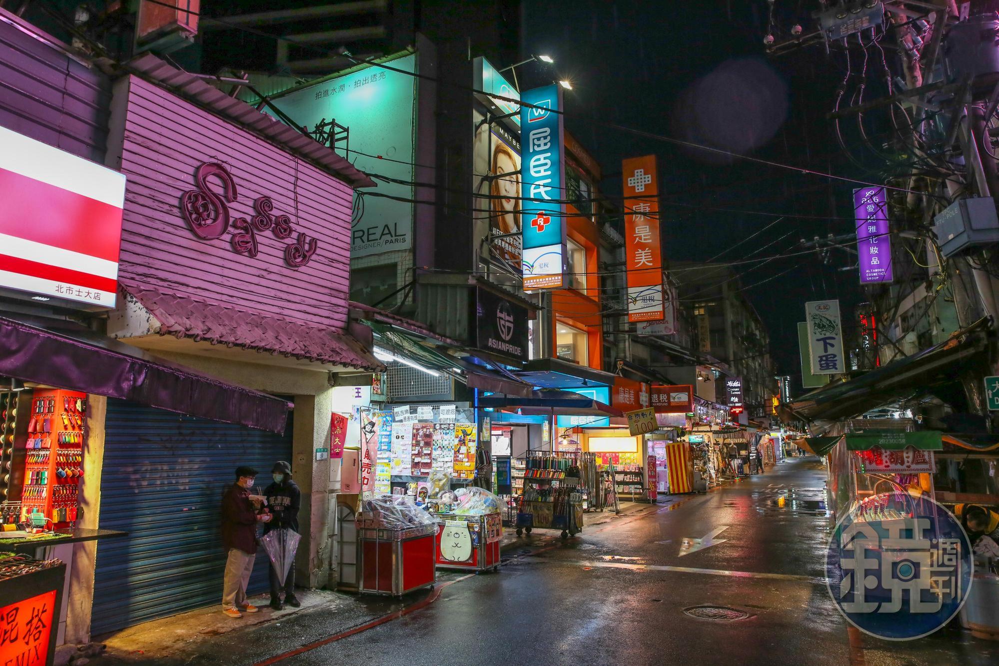 朱學恒在臉書貼出9年前的PO文,當時就認為士林夜市註定會崩壞。(本刊資料照)