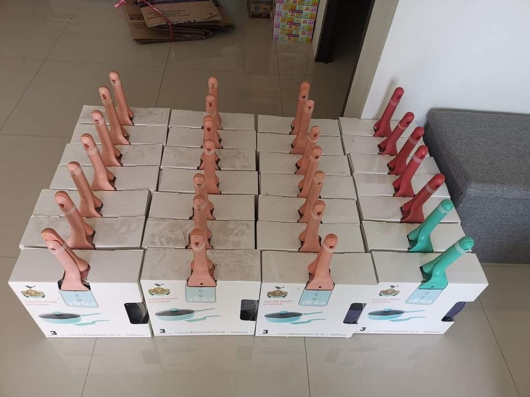 鍋具的手把因為角度問題,被網友認為是情趣用品。(翻攝自爆廢1公社)