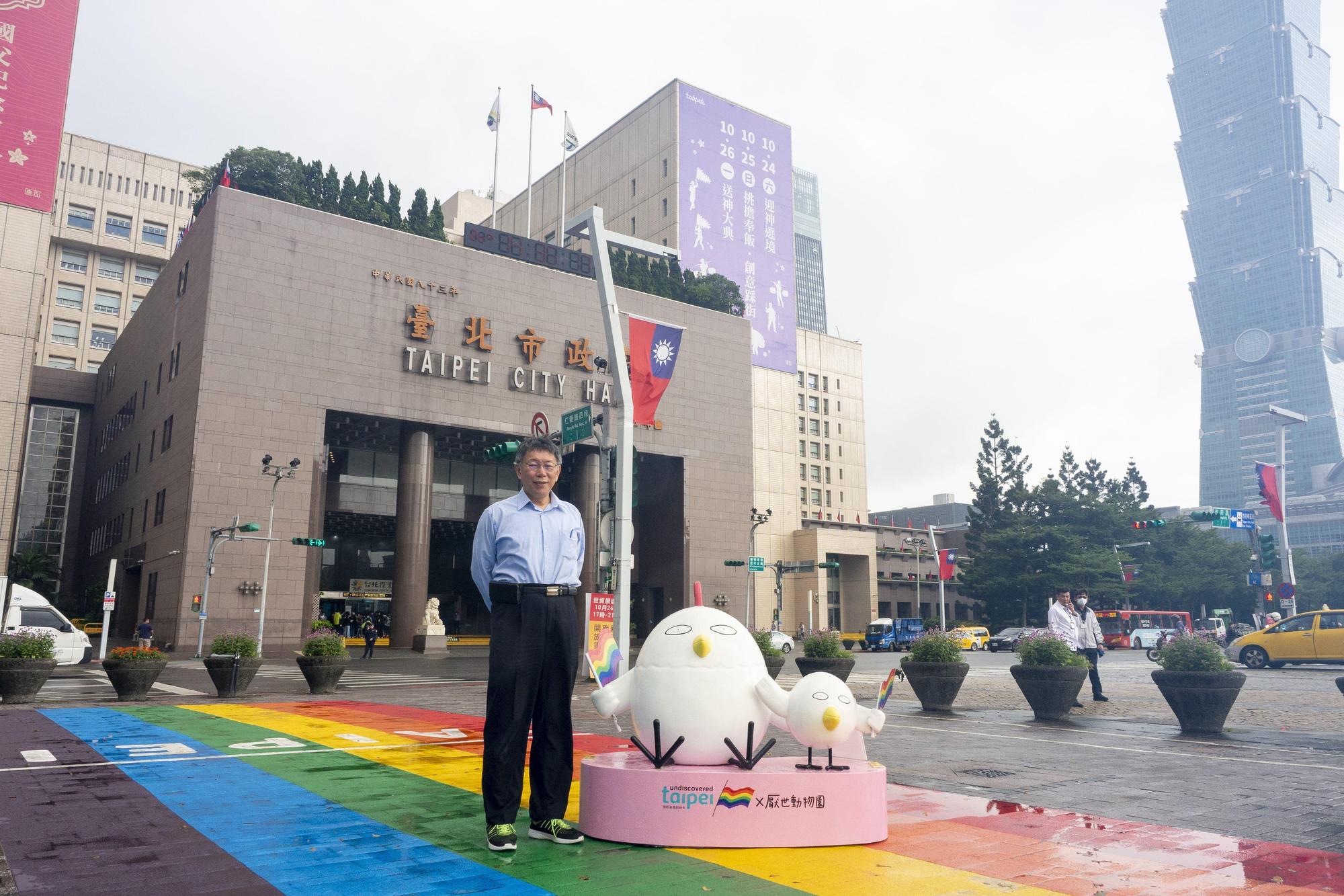 今年的同志大遊行前夕,台北市正式簽署加入國際彩虹城市網絡。(台北市政府提供)