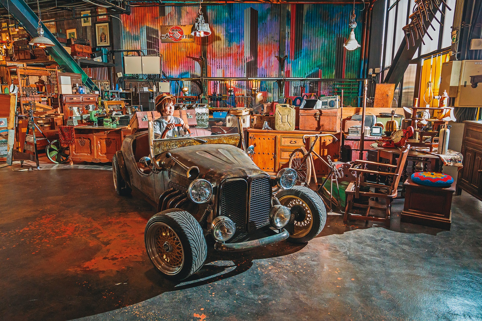 「zero zero拆車夢工廠」像是個奇幻世界，能看到各種創意發想的作品。