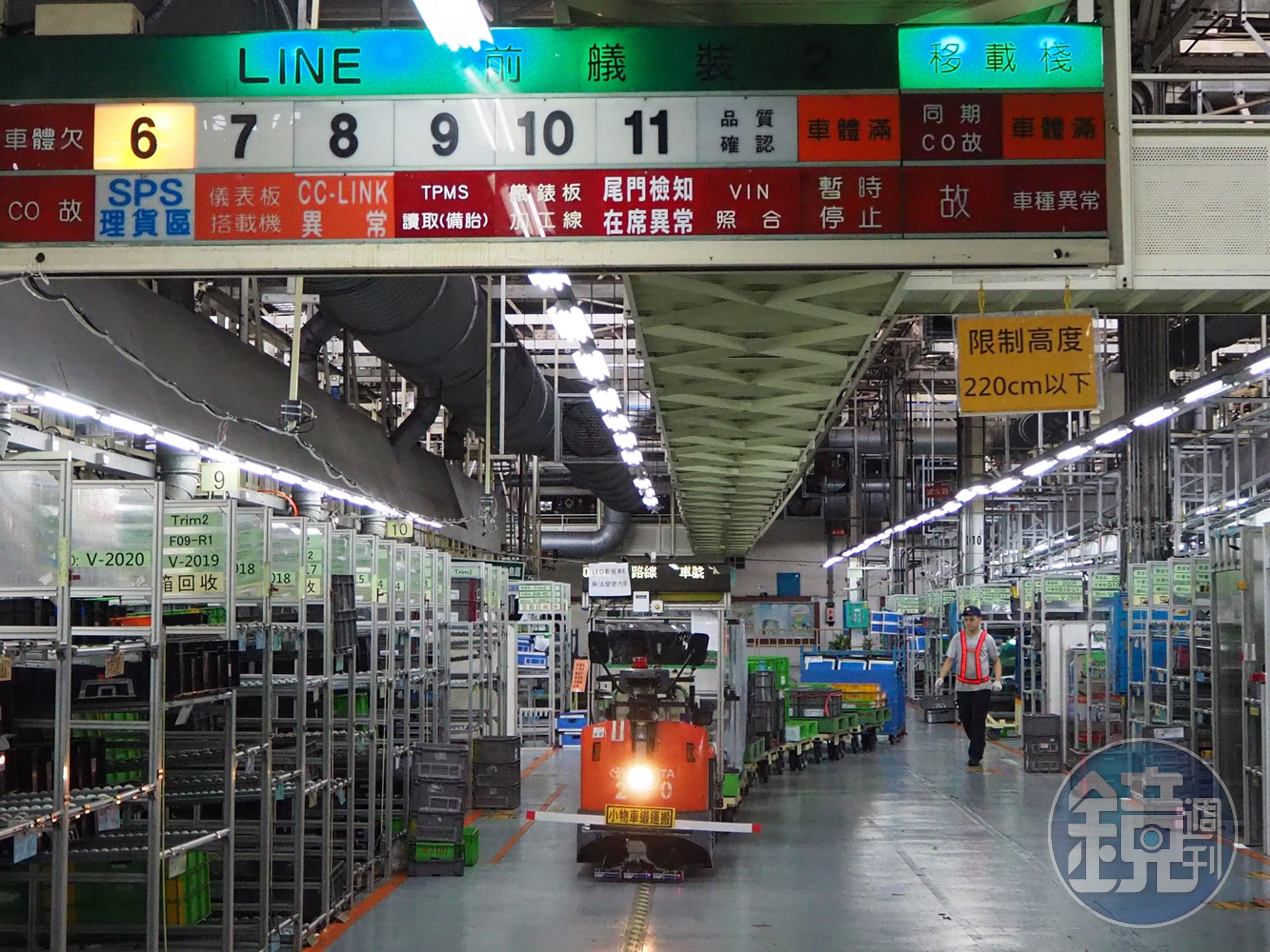 廠內大量使用無人自動搬運車。