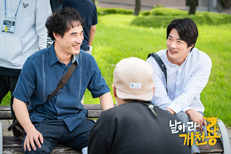 裴晟佑（左）和權相佑（右）將在《延遲的正義》展現不一樣的Bromance。（friDay影音提供）
